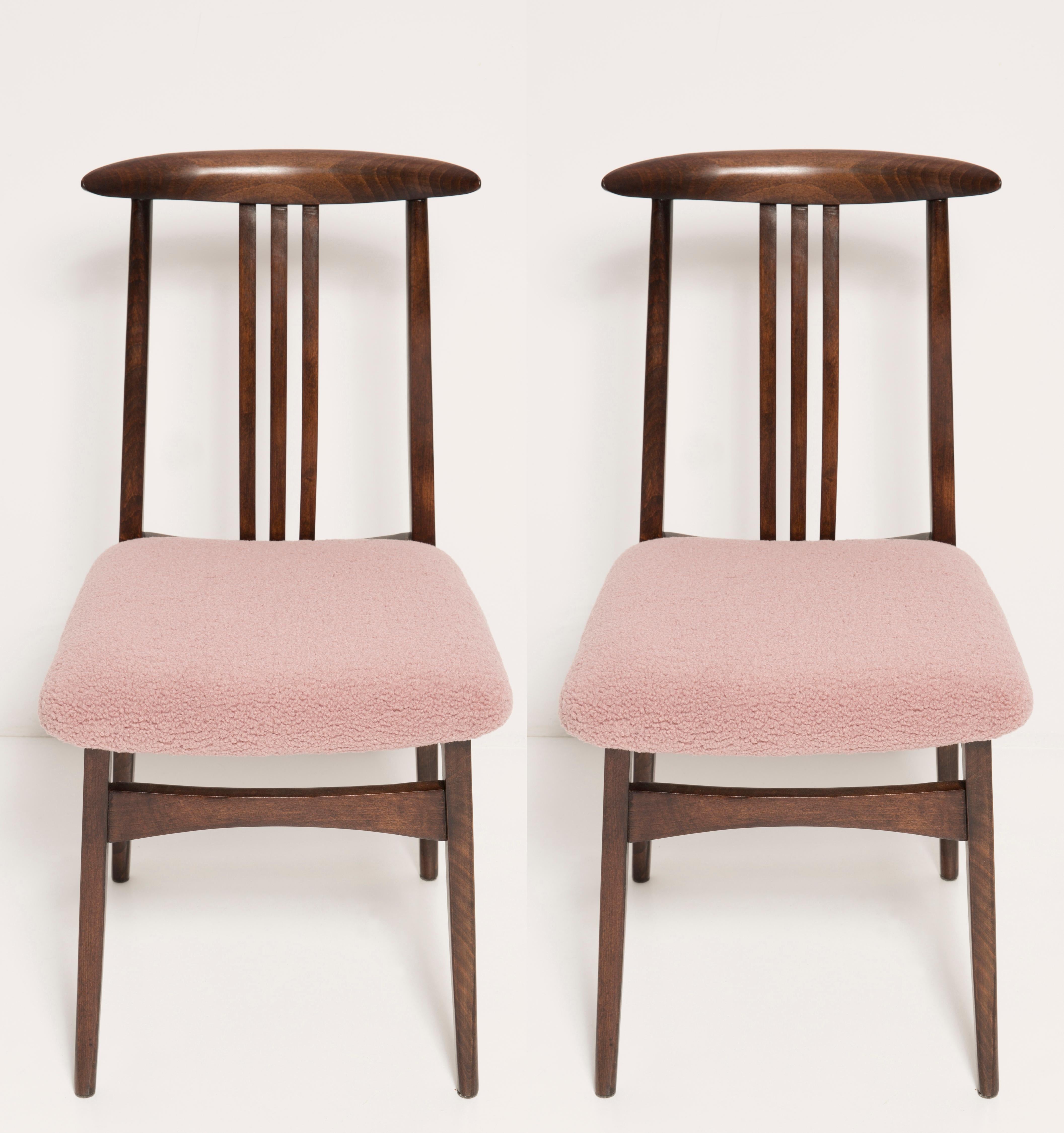 Mid-Century Modern Pair of Mid-Century Pink Boucle Chairs, Designed by M. Zielinski, Europe, 1960s For Sale