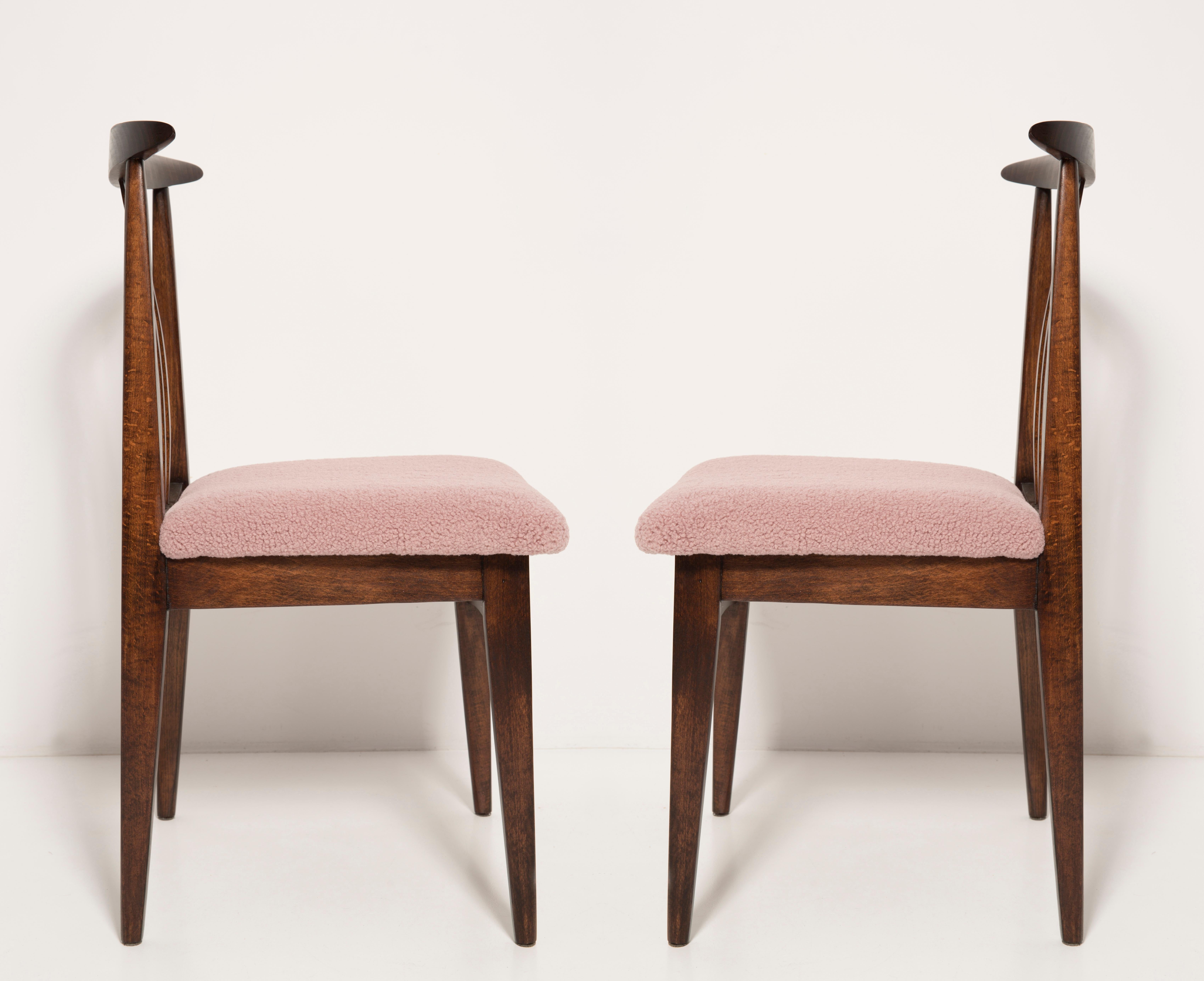 Polish Pair of Mid-Century Pink Boucle Chairs, Designed by M. Zielinski, Europe, 1960s For Sale