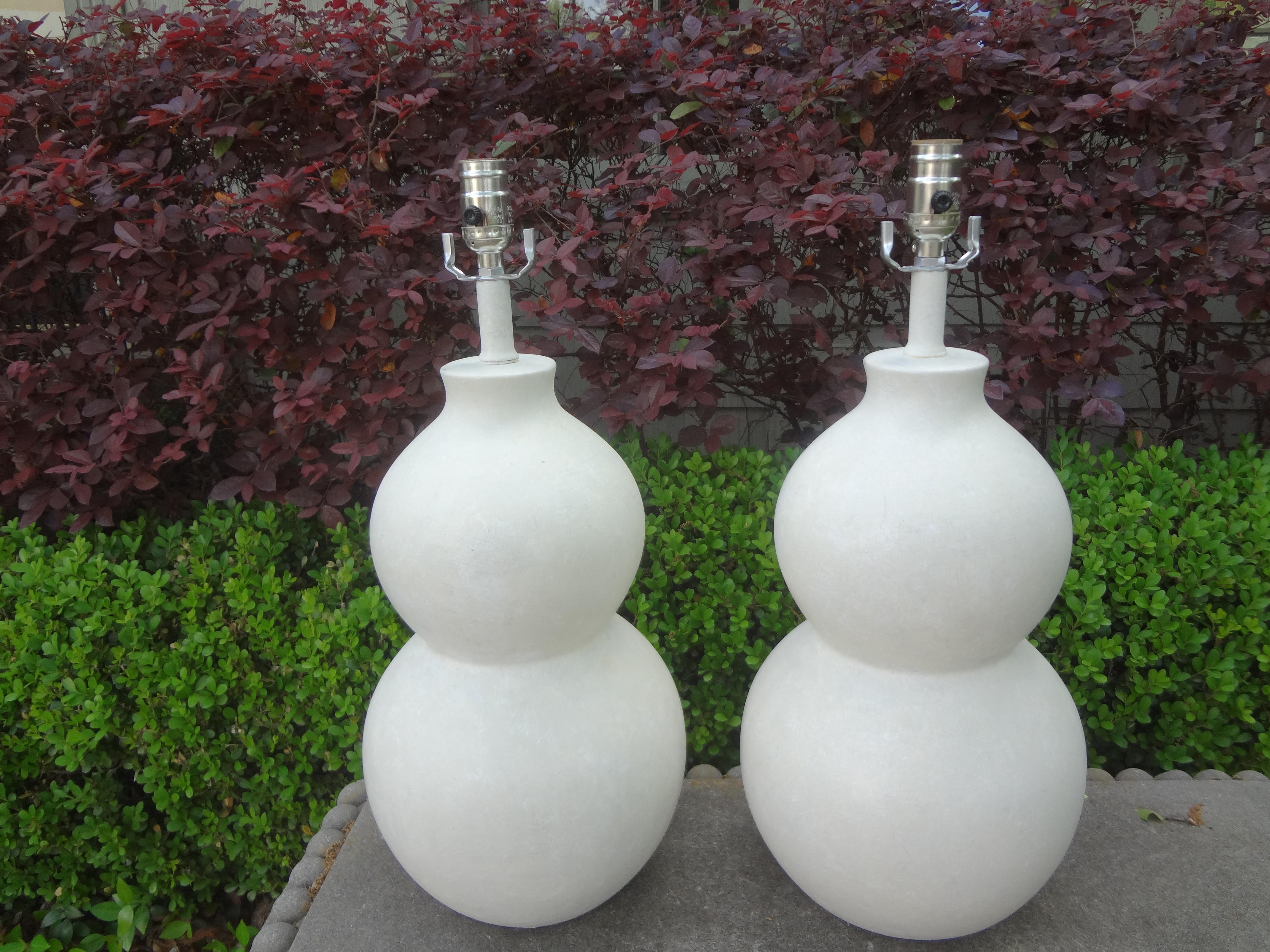 Pair of Mid-Century Plastered Gourd Lamps In Good Condition In Houston, TX