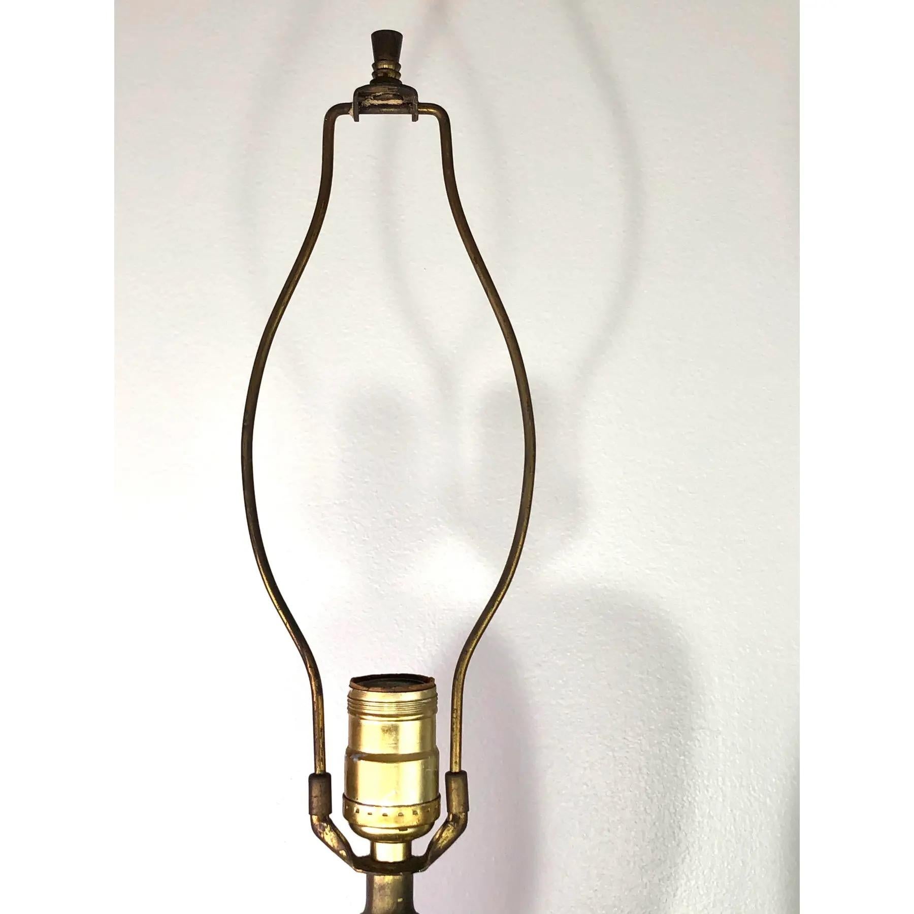 Ottone Coppia di lampade figurative in gesso della ditta Plasto Lamp Company della metà del secolo scorso in vendita