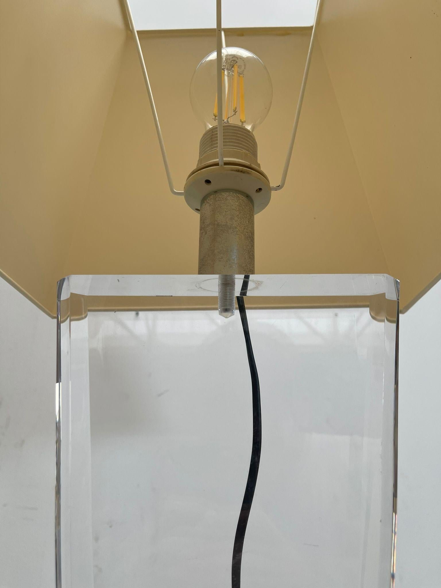 Pair of Mid-Century Plexiglass Table Lamp with Lampshade, Italy 1970s For Sale 7