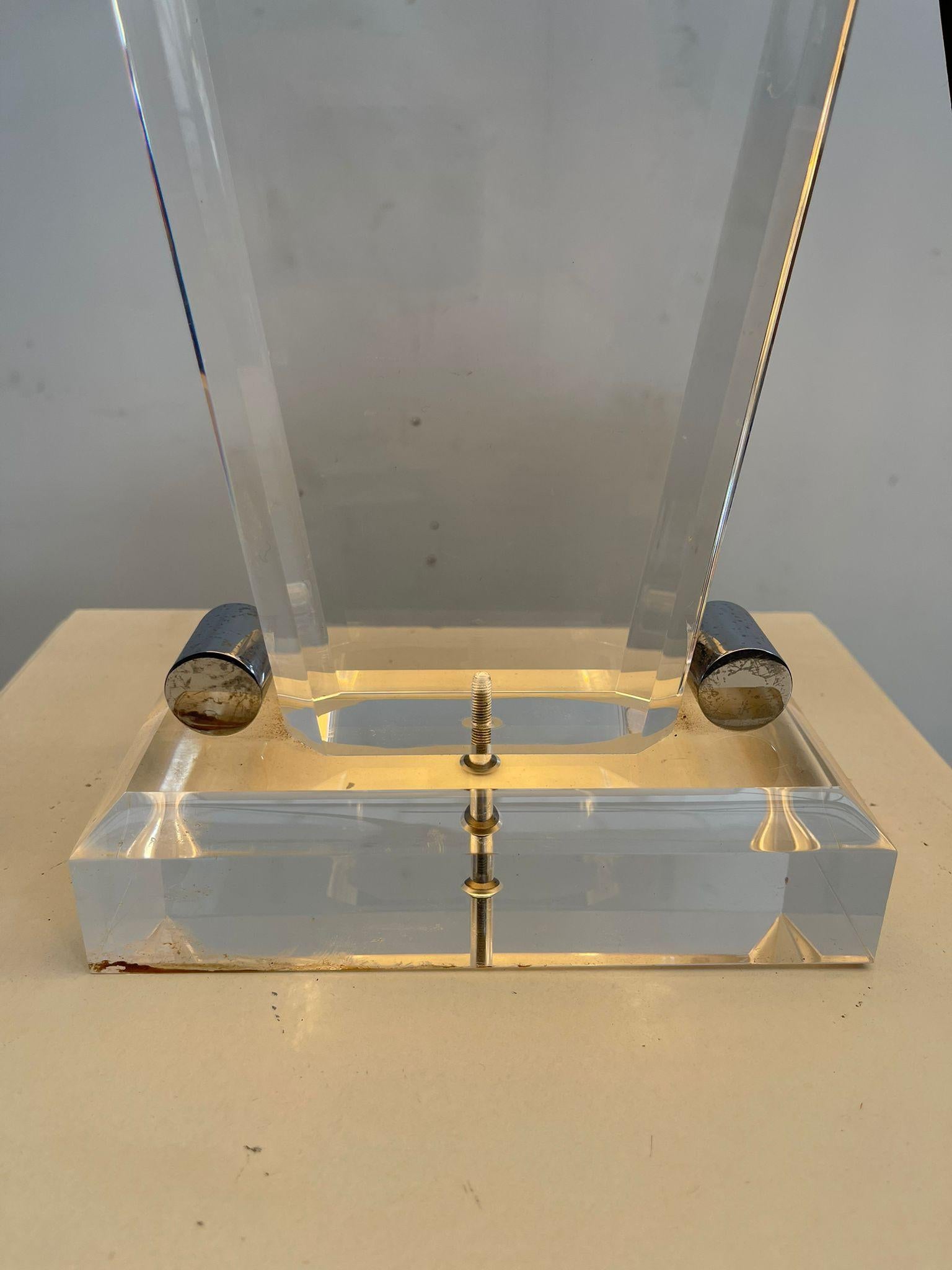 Coppia di lampade da tavolo in plexiglass con paralume, Italia, 1970 in vendita 6