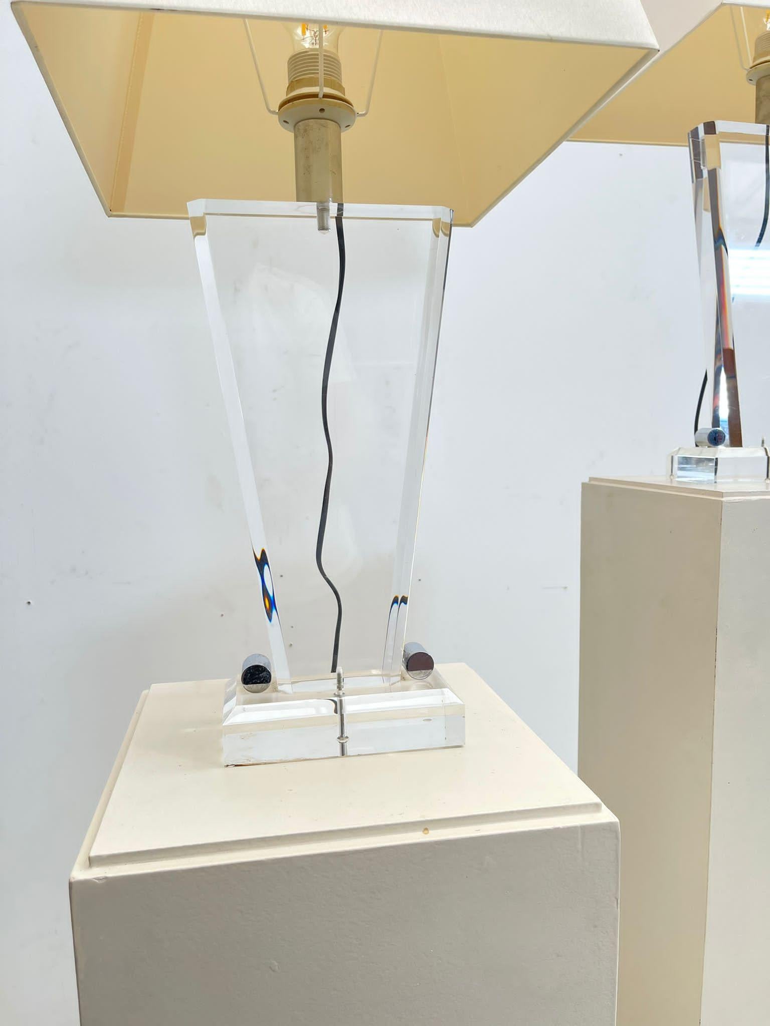 Pair of Mid-Century Plexiglass Table Lamp with Lampshade, Italy 1970s For Sale 13