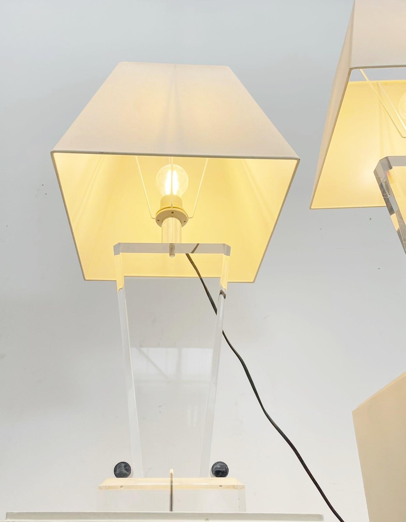 Late 20th Century Pair of Mid-Century Plexiglass Table Lamp with Lampshade, Italy 1970s For Sale