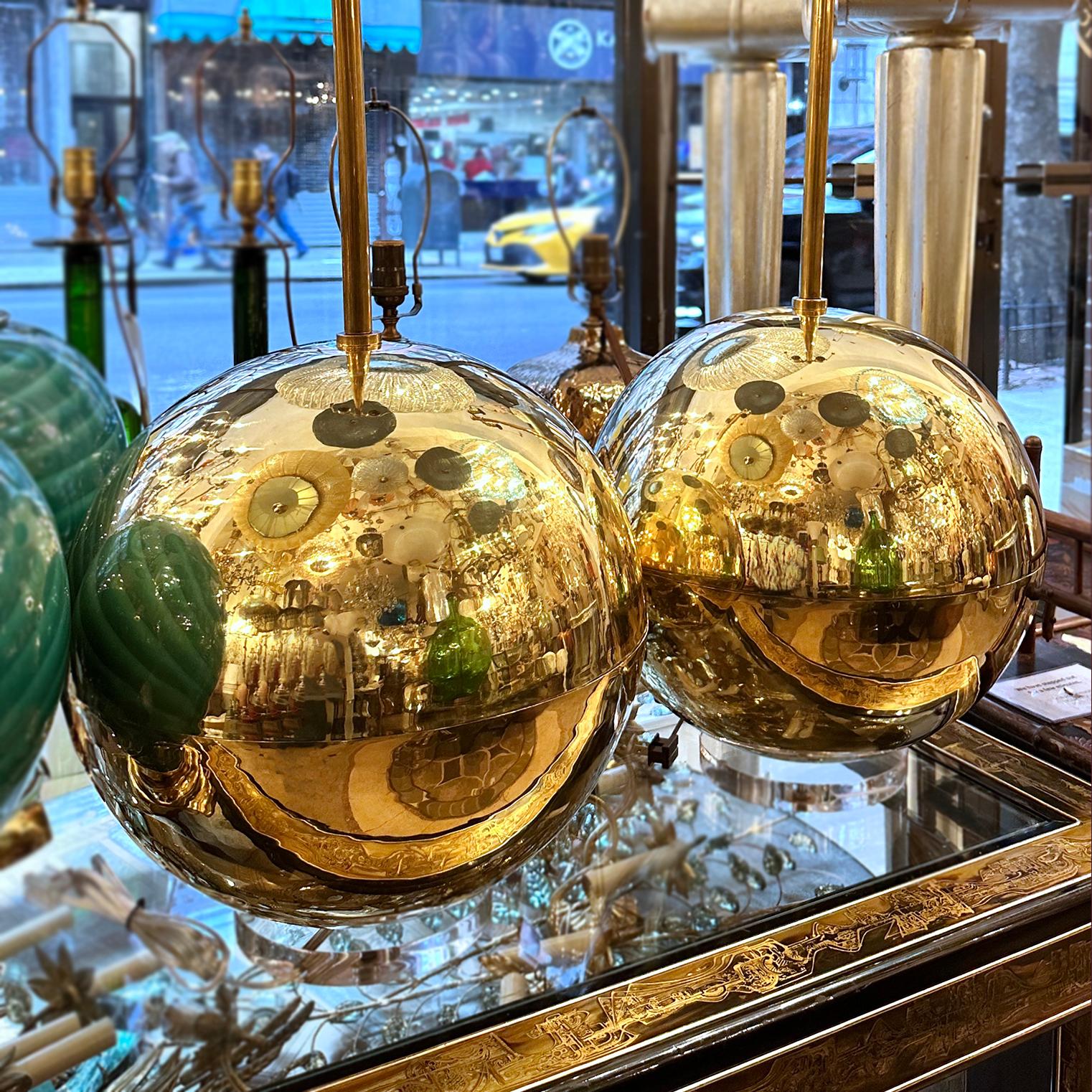 Coppia di lampade in bronzo lucidato del Medioevo in vendita 1