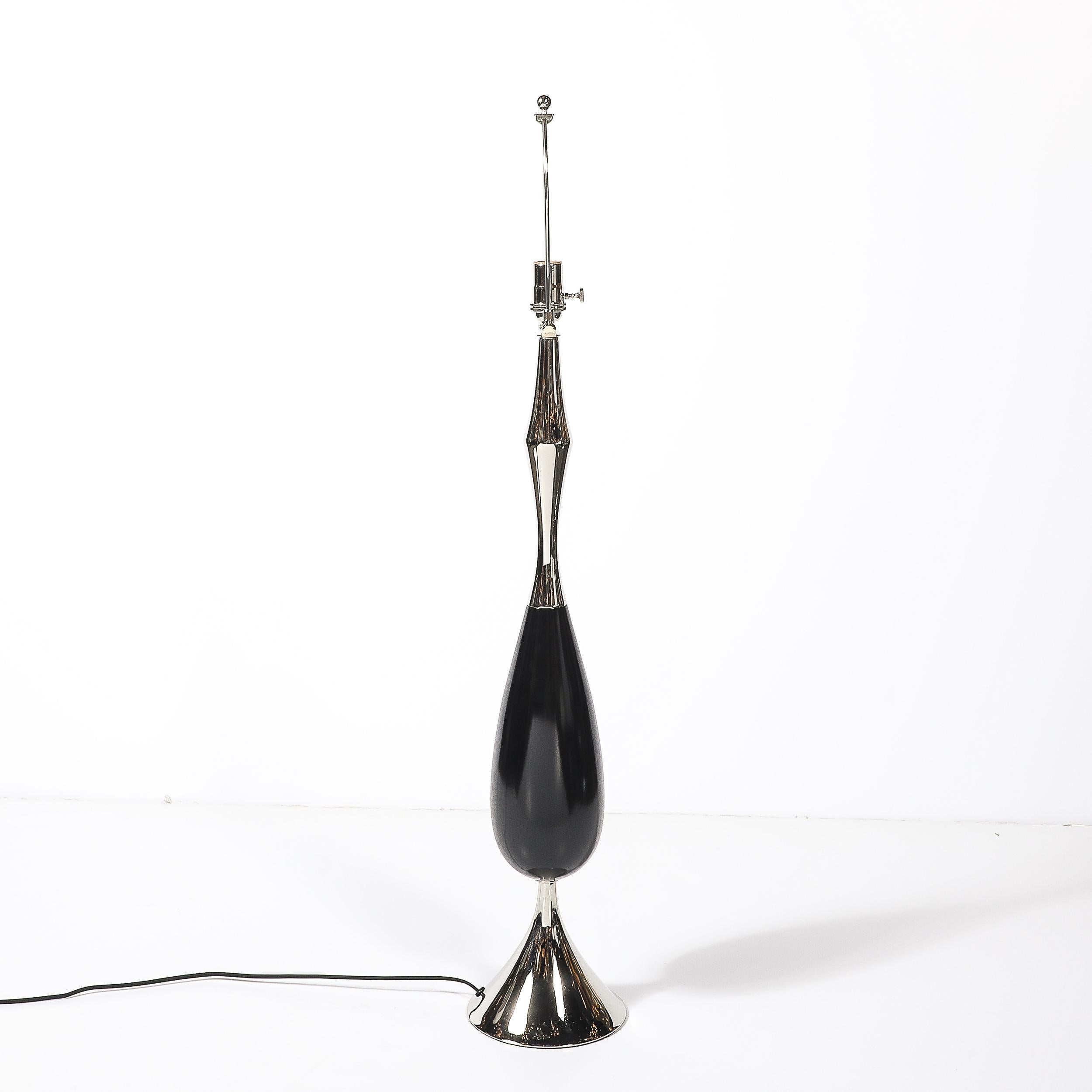 Paire de lampes de table du milieu du siècle en nickel poli et noyer ébonisé par Tony Paul en vente 3