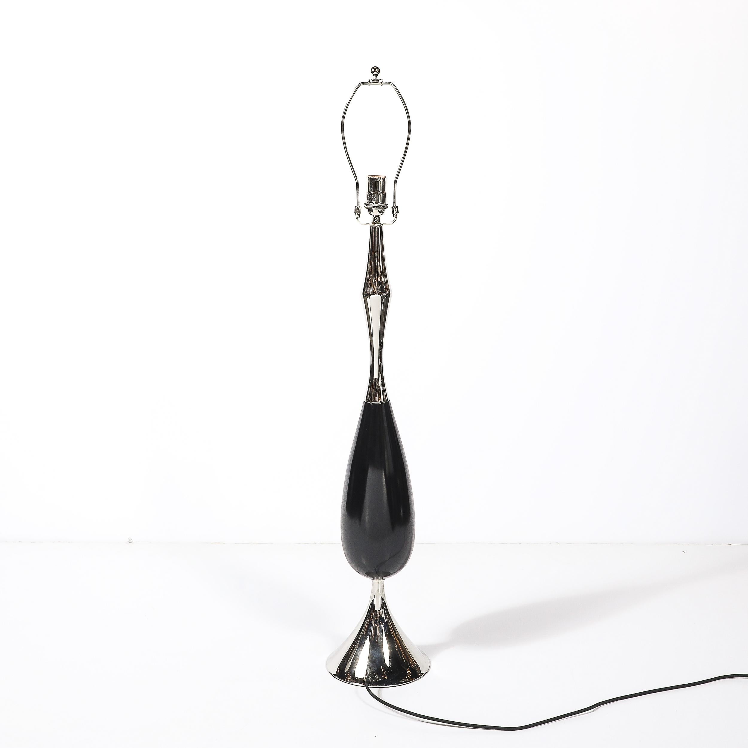 Paire de lampes de table du milieu du siècle en nickel poli et noyer ébonisé par Tony Paul en vente 2