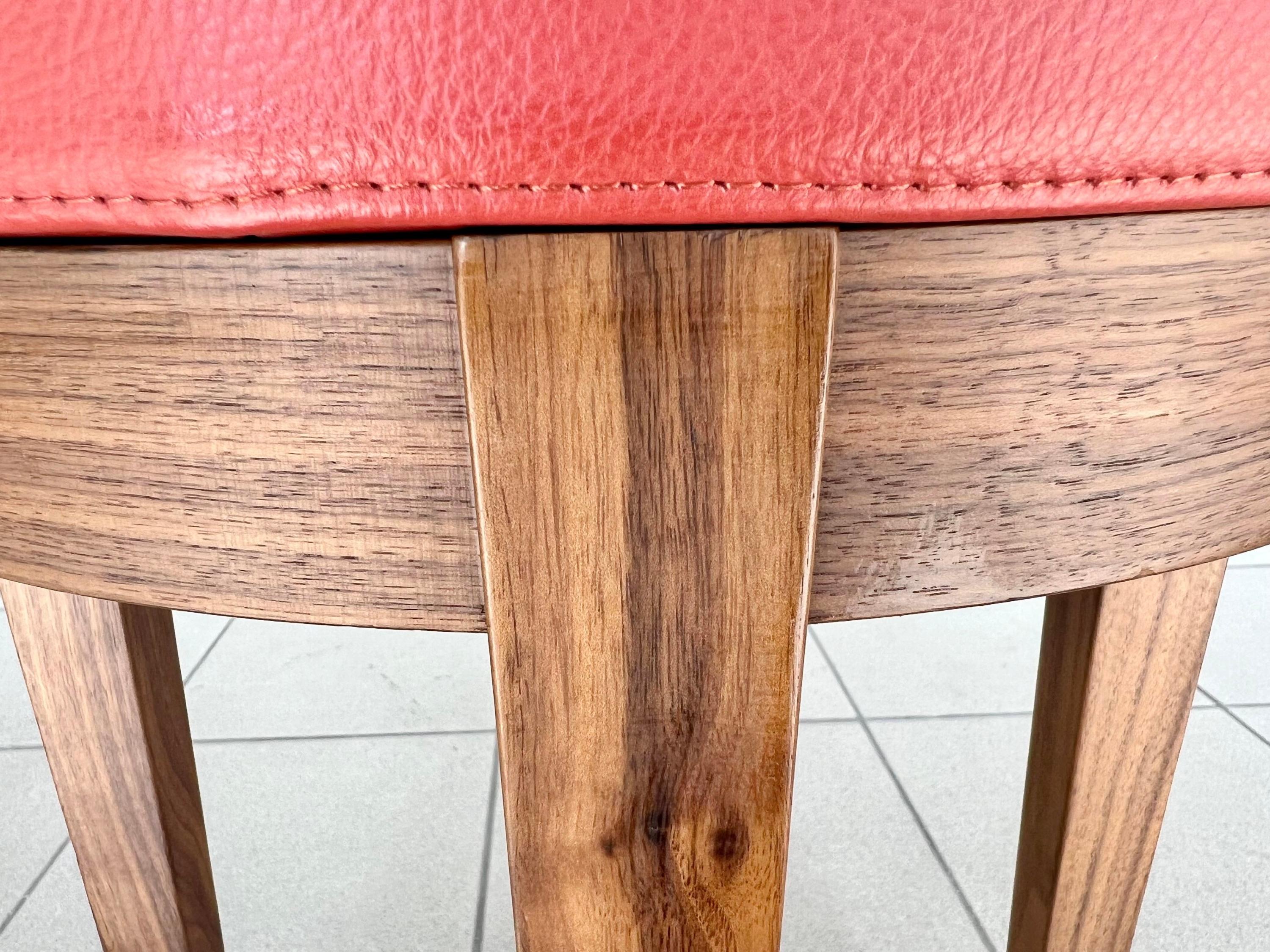 Mid-Century moderno Coppia di sgabelli girevoli in pelle Poltrona Frau della metà del secolo scorso in vendita