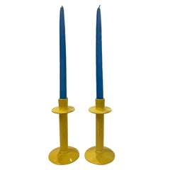 Coppia di candelabri in porcellana della metà del secolo scorso