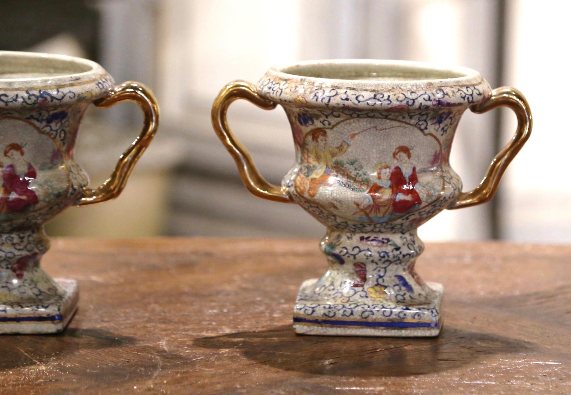 Hand-Crafted Pair of Midcentury Porcelain Chinese Urns For Sale