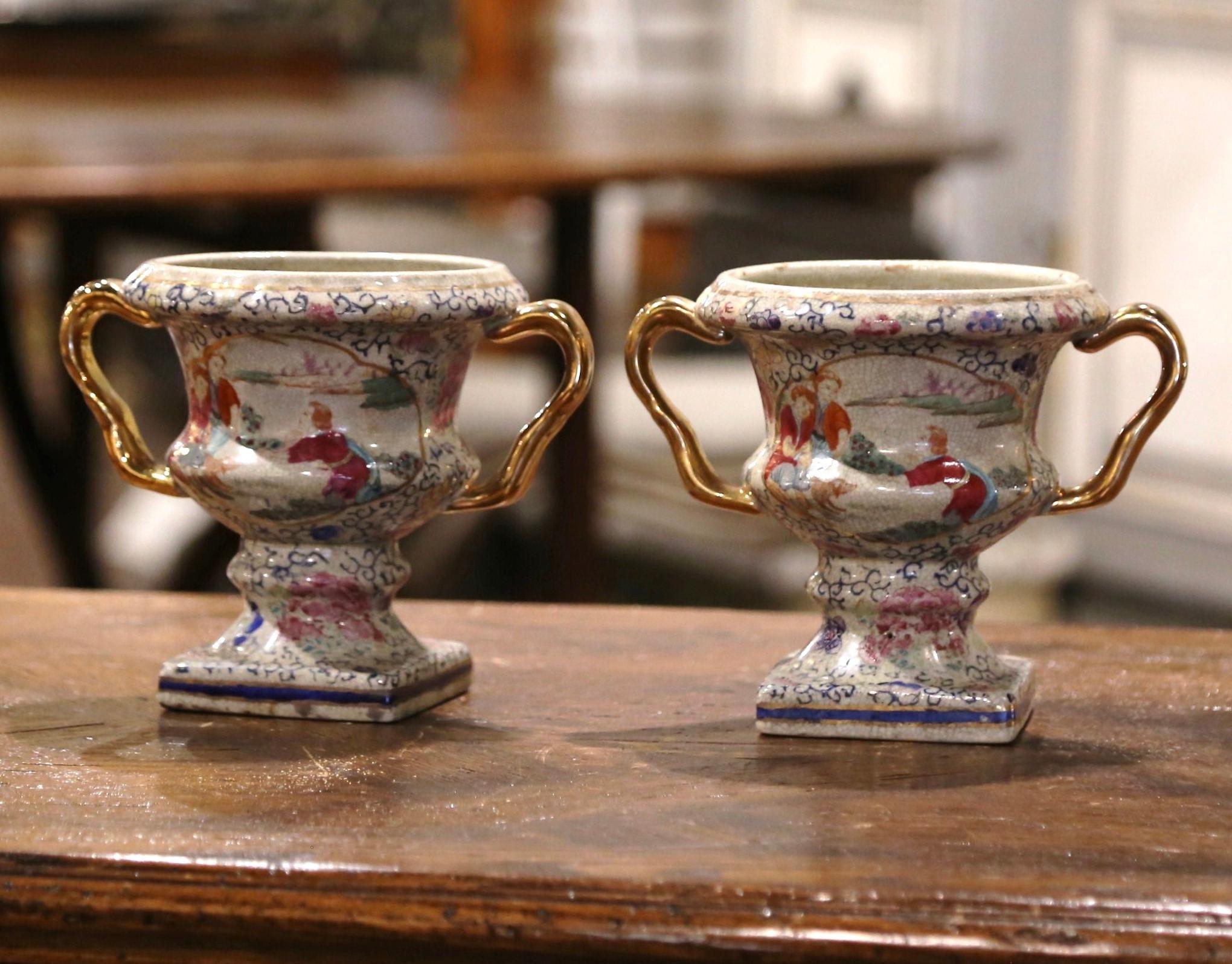 Pair of Midcentury Porcelain Chinese Urns For Sale 2