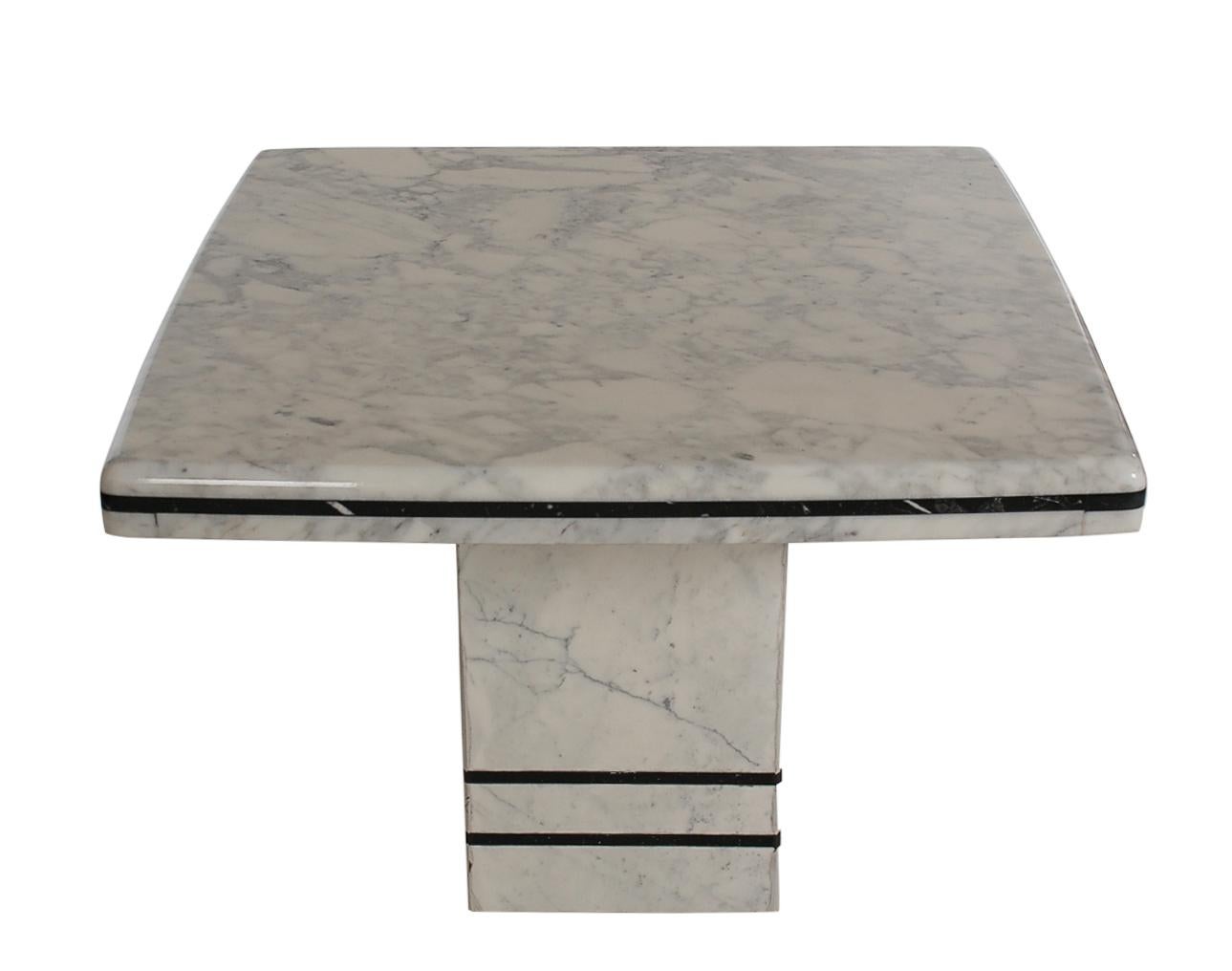 Pair of Midcentury Post-Modern Italian Black and White Marble End Tables For Sale 2
