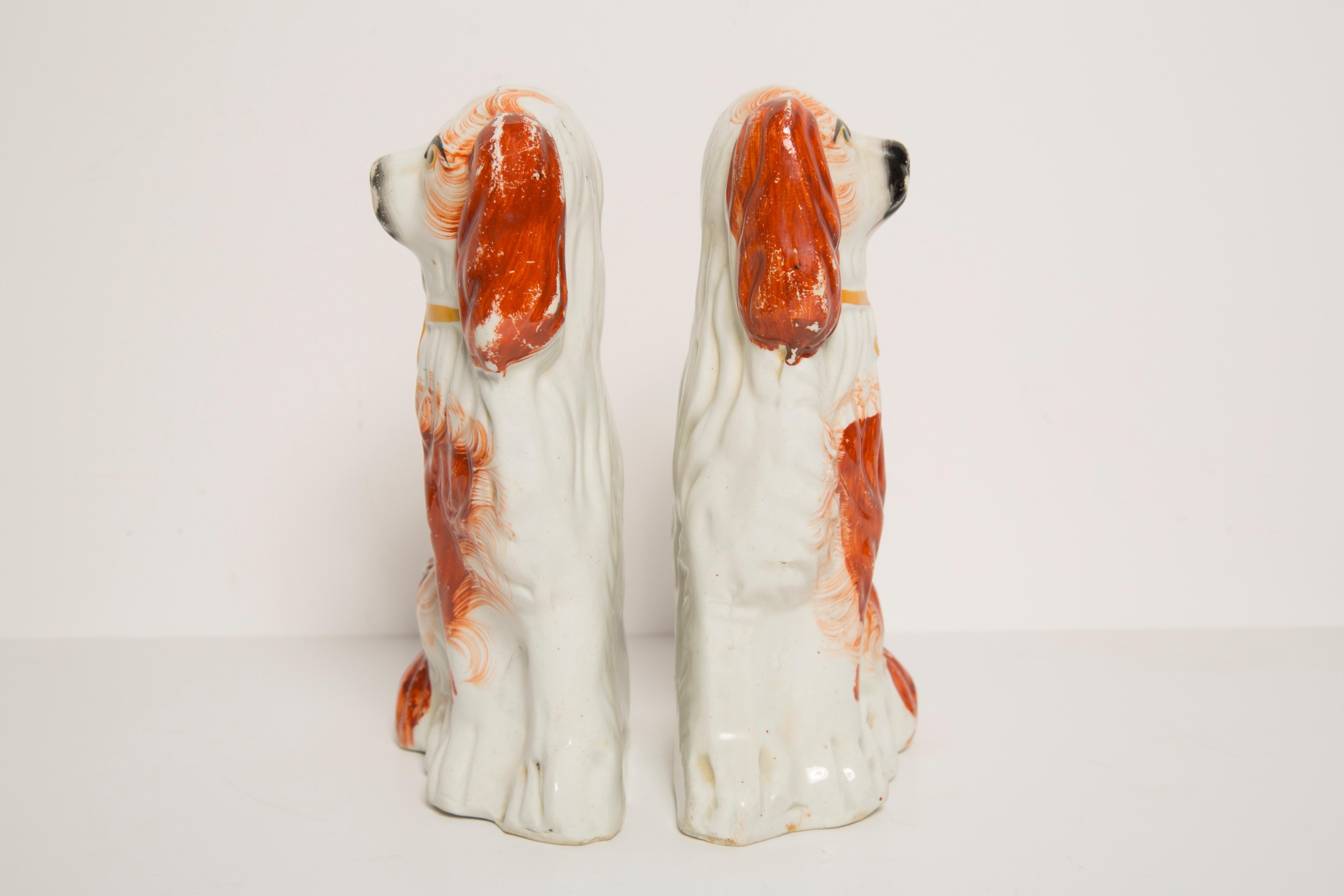 Mid-Century Modern Pair of Mid Century Pottery Spaniel Dogs Sculpture Staffordshire England 1960s