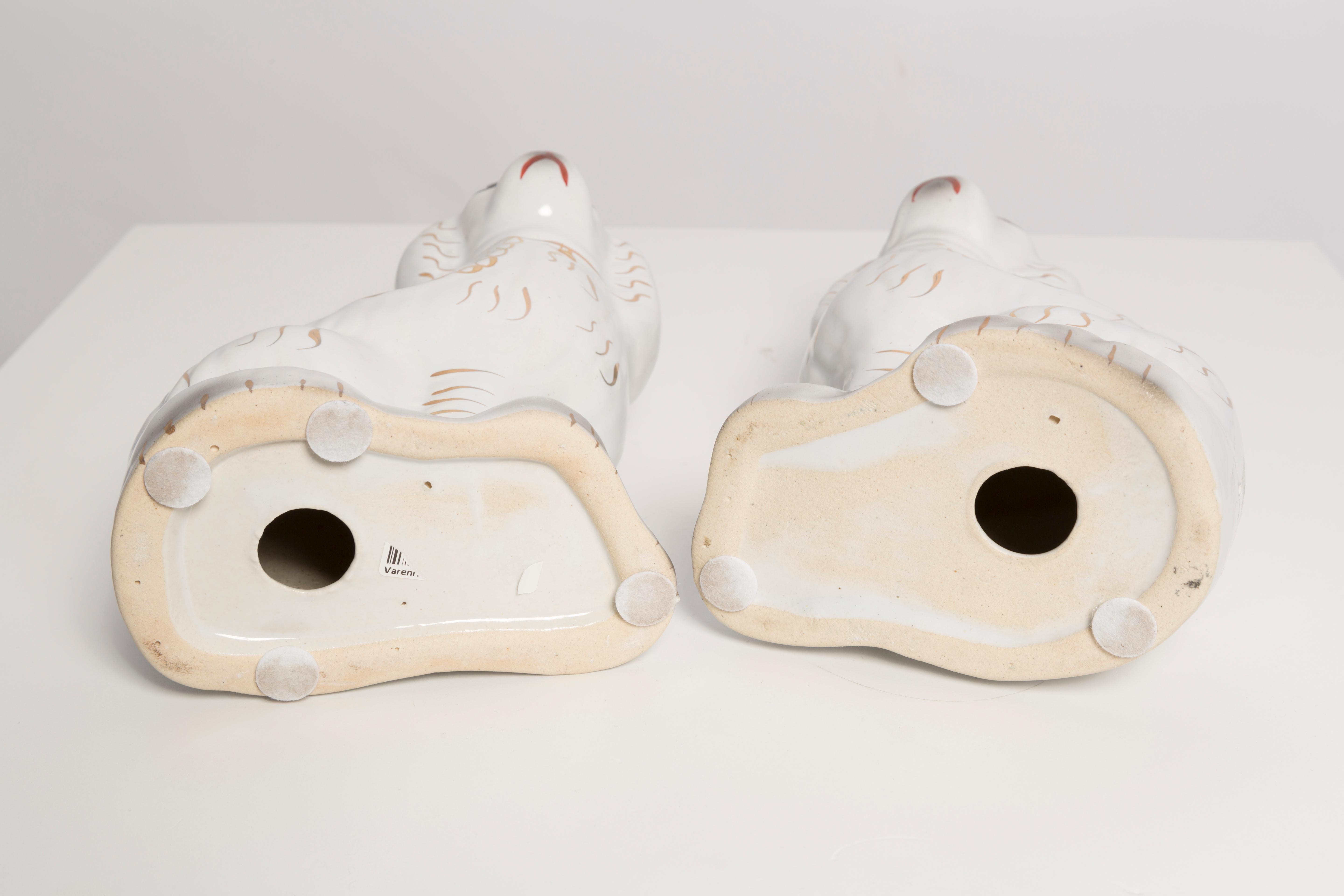 Pareja de Perros de Cerámica de Mediados de Siglo Escultura de Yorkshire Staffordshire Inglaterra Años 60 en venta 4