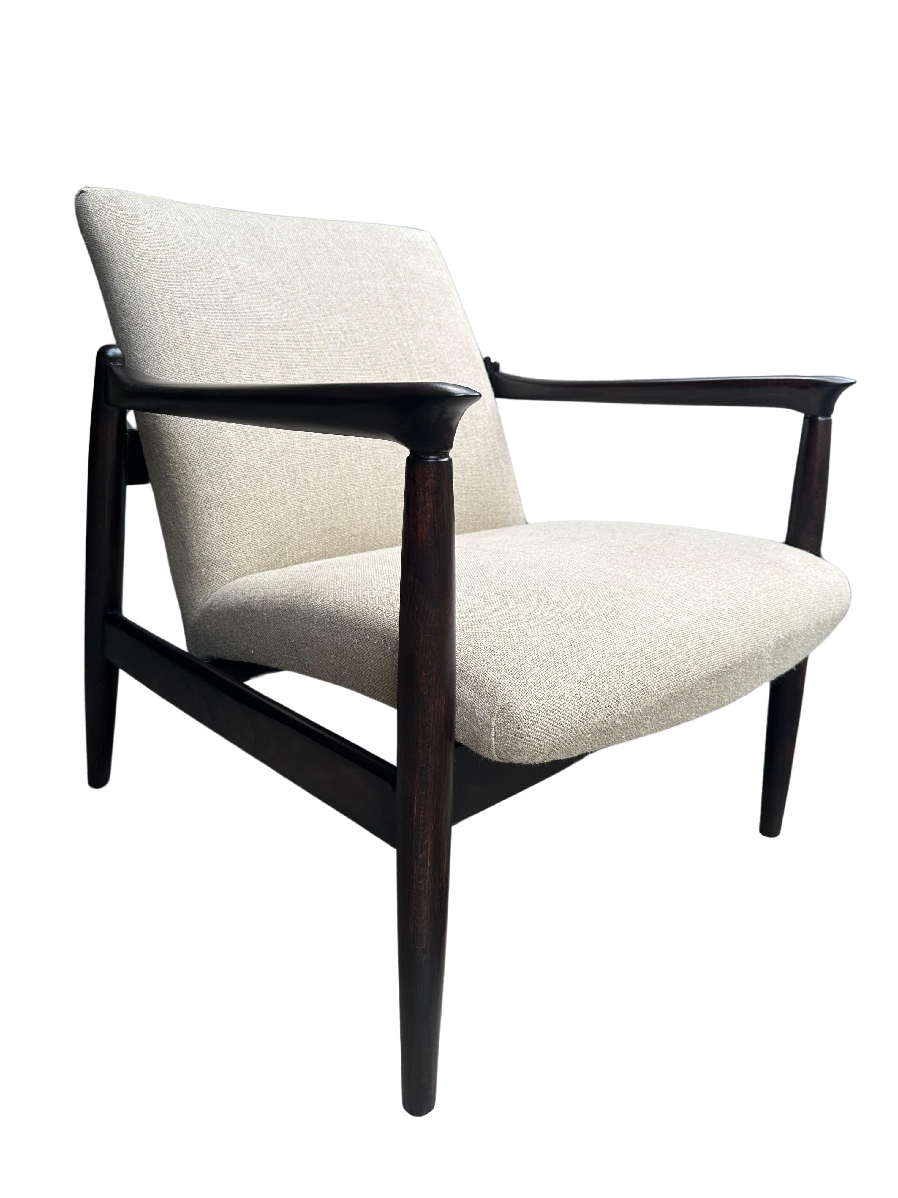 One of the icon of Polish mid-century design model GFM-64 armchairs, designed by Edmund Homa - Polish architect, industrial and interior design designer, professor at the Academy of Fine Arts in Gdansk. The set has been manufactured by Goscicinska
