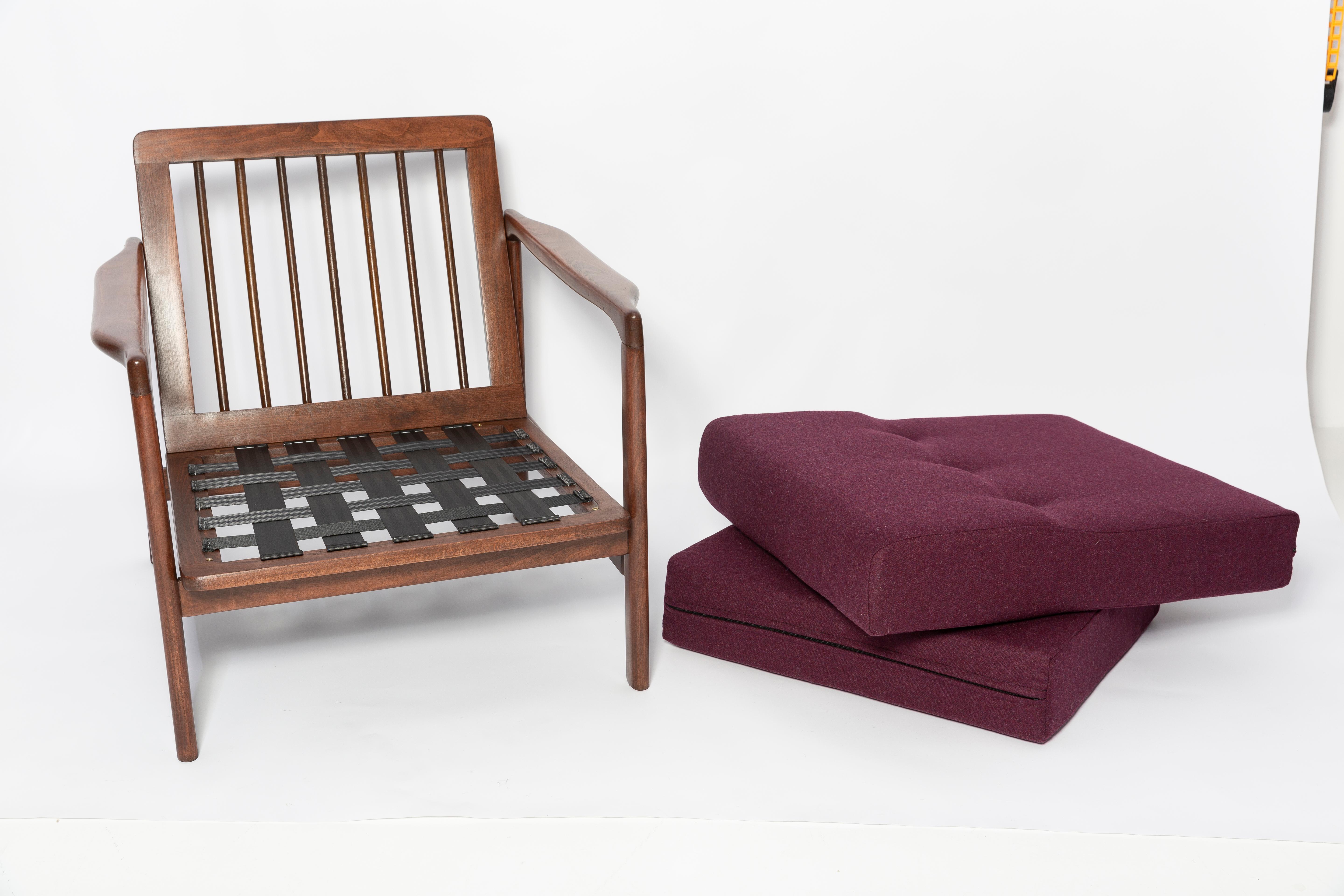 Pair of Mid Century Purple Wool Velvet Armchairs, Zenon Baczyk, Poland, 1960s For Sale 5