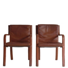 Paire de fauteuils en cuir Quinet du milieu du siècle dernier