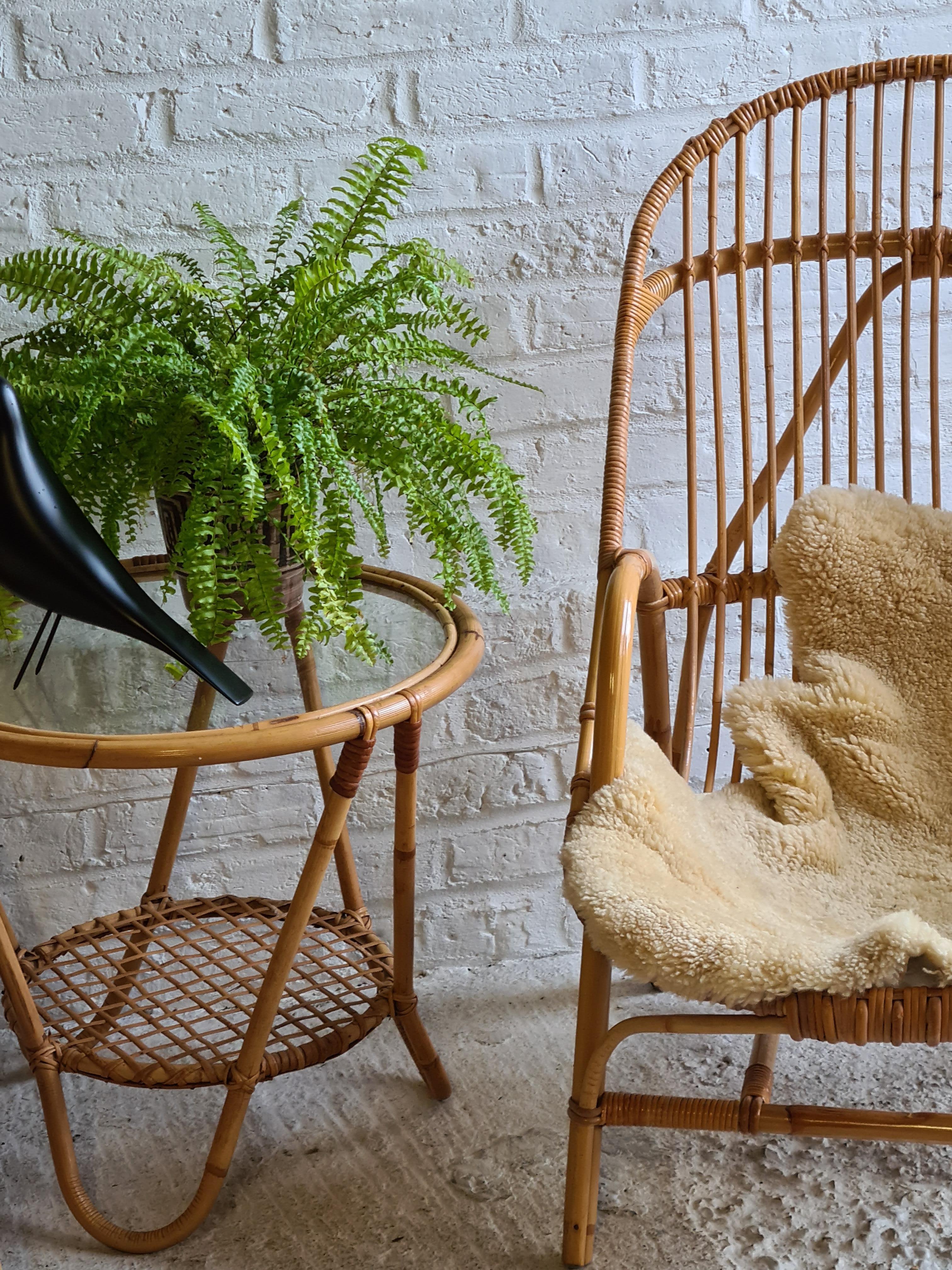 Pair of mid century Rattan / Cane armchairs by Angraves, England, 1970s

A pair of rattan lounge armchairs. Made by English company ‘Angraves’ of Brook St, Leicester, part of their “Invincible” range

These stunning rattan chairs are both