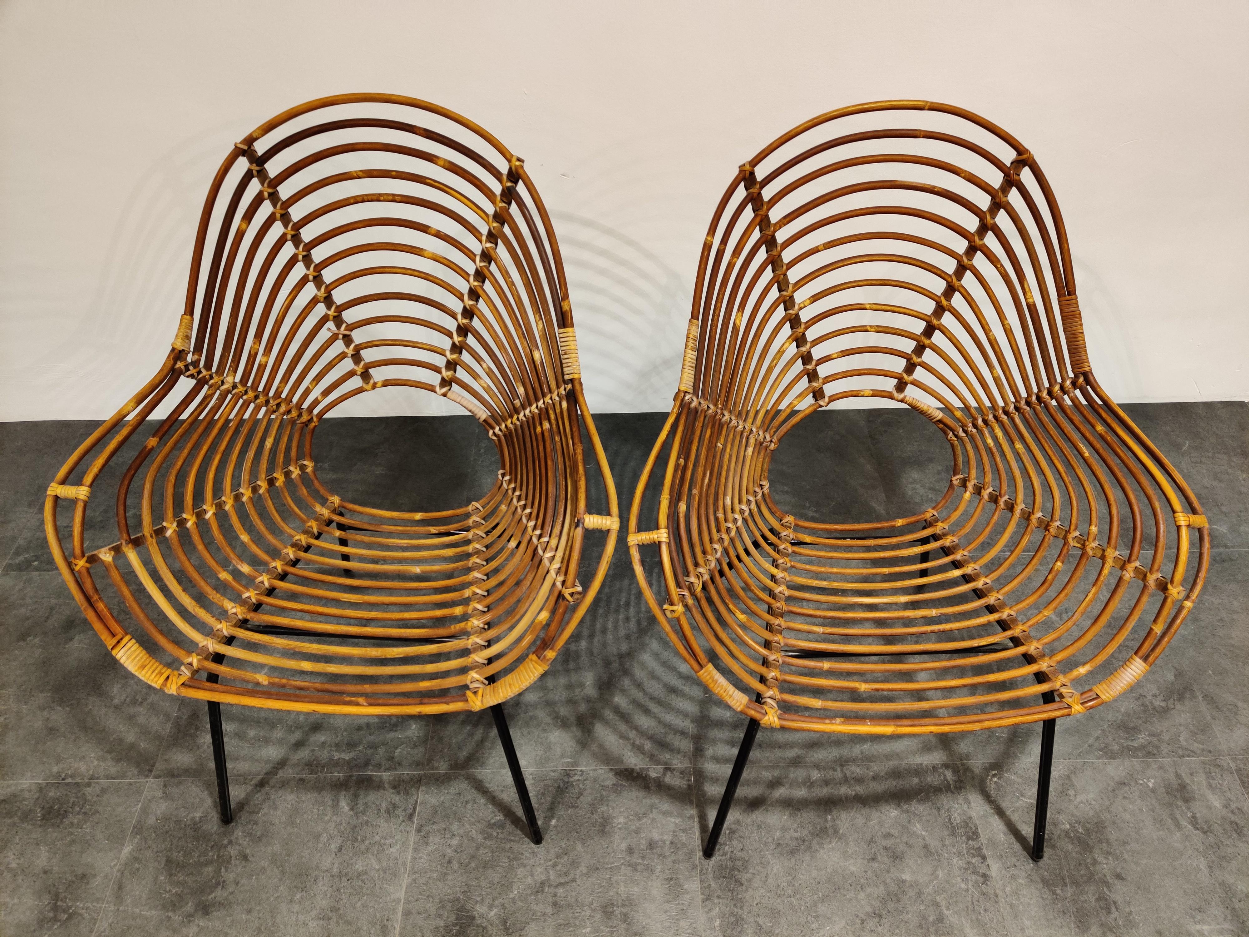 Pair of elegant rattan lounge chairs with a fine lacquered metal base.

Beautiful organic shape.

One of the chairs has a missing branch, other chair is in good condition.

Designer unknown.

Netherlands - 1960s 


Dimensions: 
H: