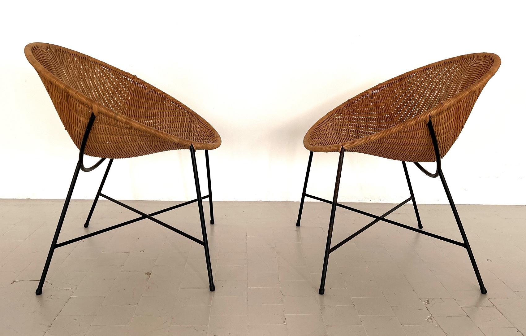 Paire de chaises longues en rotin du milieu du siècle, 1970 en vente 2