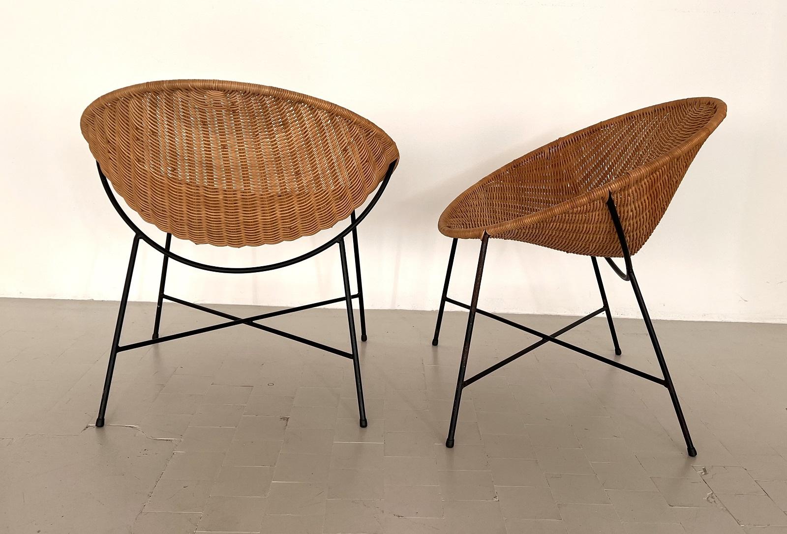 Pair of Mid-Century Rattan Lounge Chairs, 1970s For Sale 3