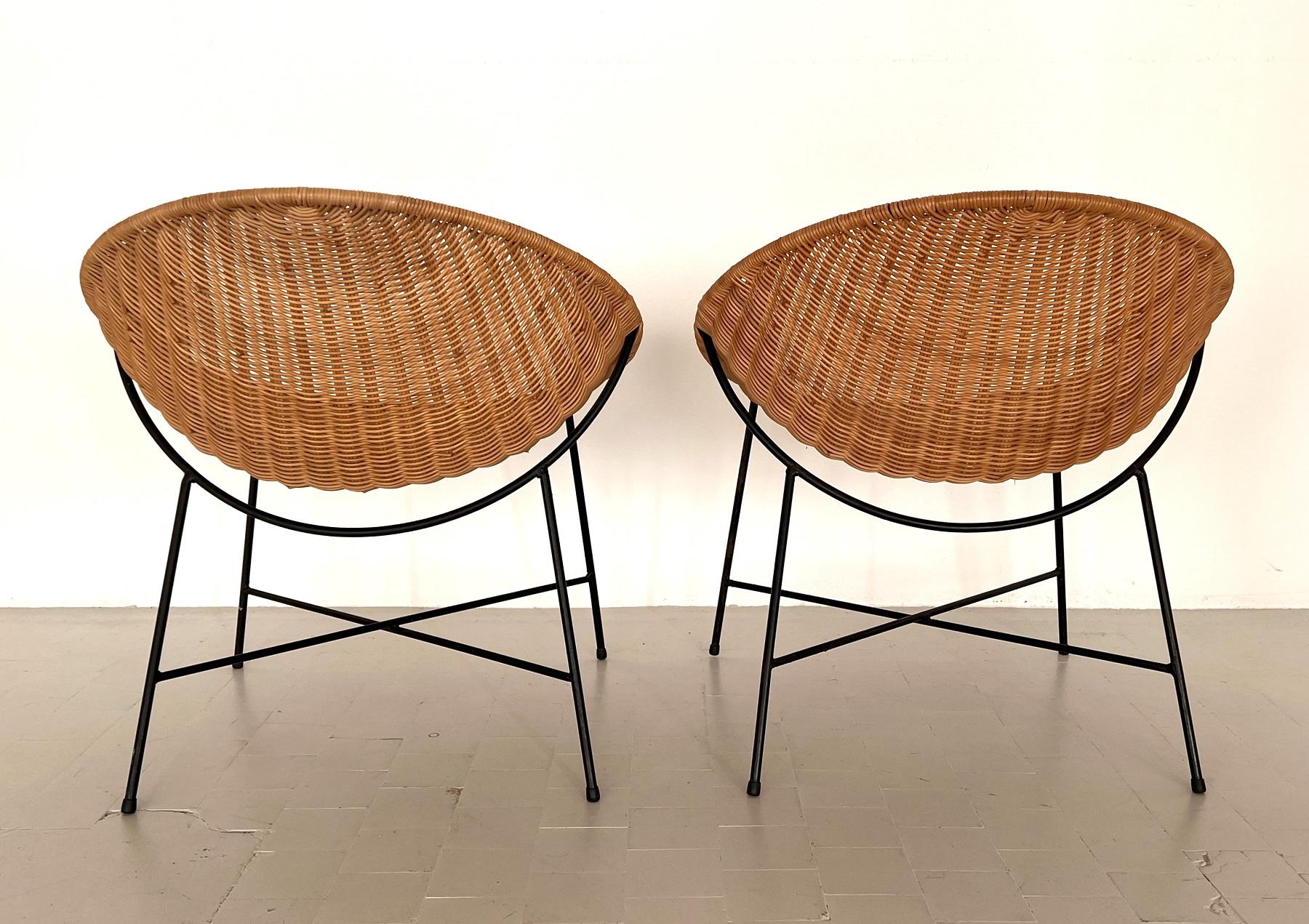 Pair of Mid-Century Rattan Lounge Chairs, 1970s For Sale 4