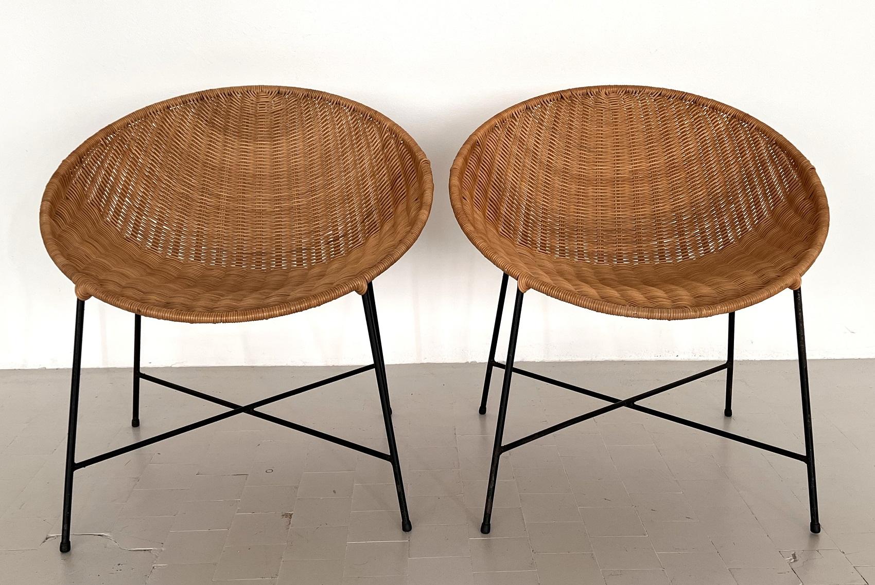 Pair of Mid-Century Rattan Lounge Chairs, 1970s For Sale 6