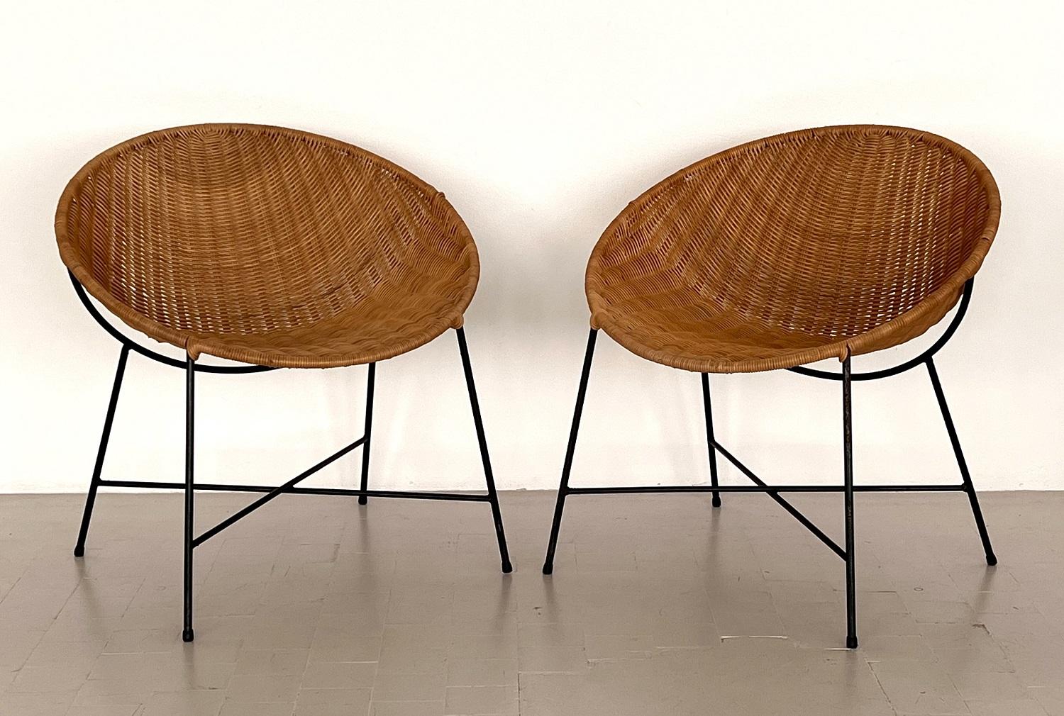 Hand-Crafted Pair of Mid-Century Rattan Lounge Chairs, 1970s For Sale