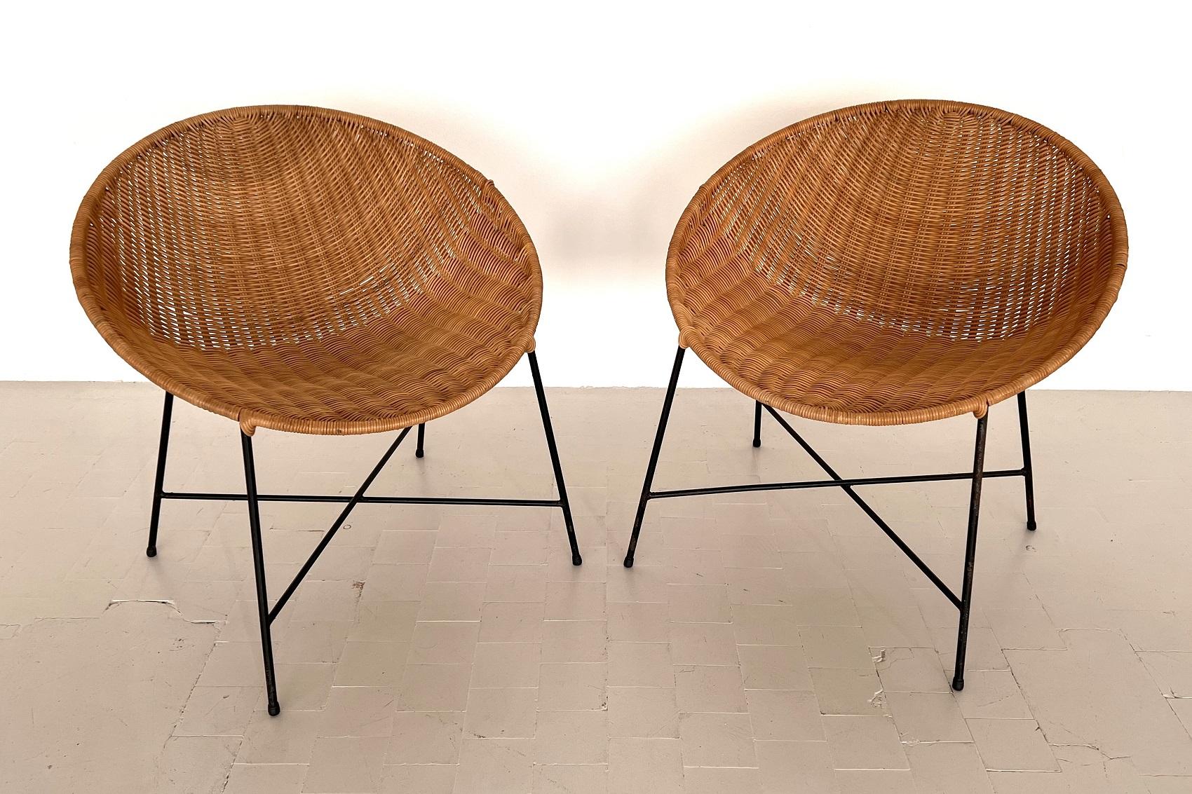Pair of Mid-Century Rattan Lounge Chairs, 1970s For Sale 1