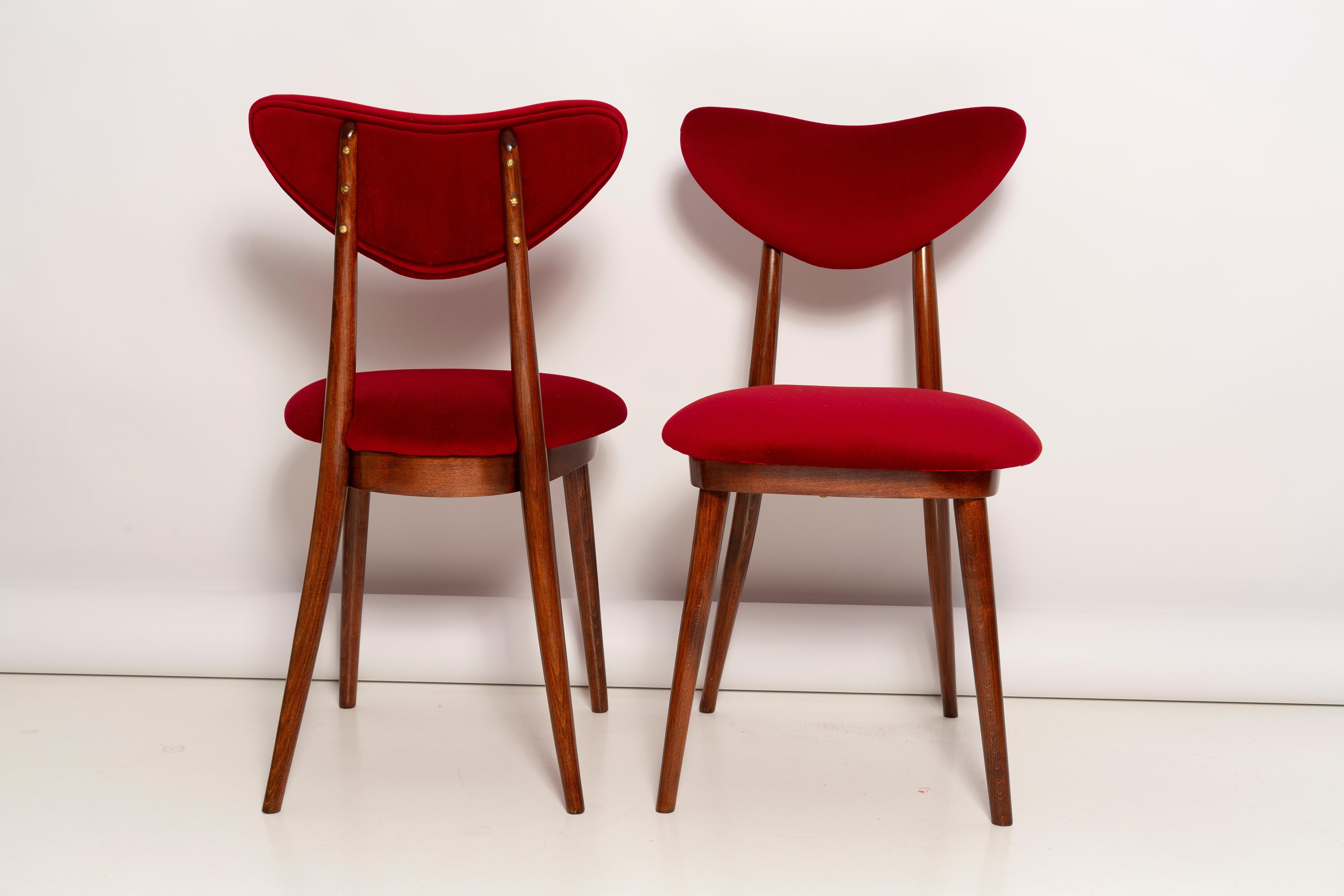 Pair of Mid Century Red Heart Chairs, Poland, 1960s In Excellent Condition For Sale In 05-080 Hornowek, PL