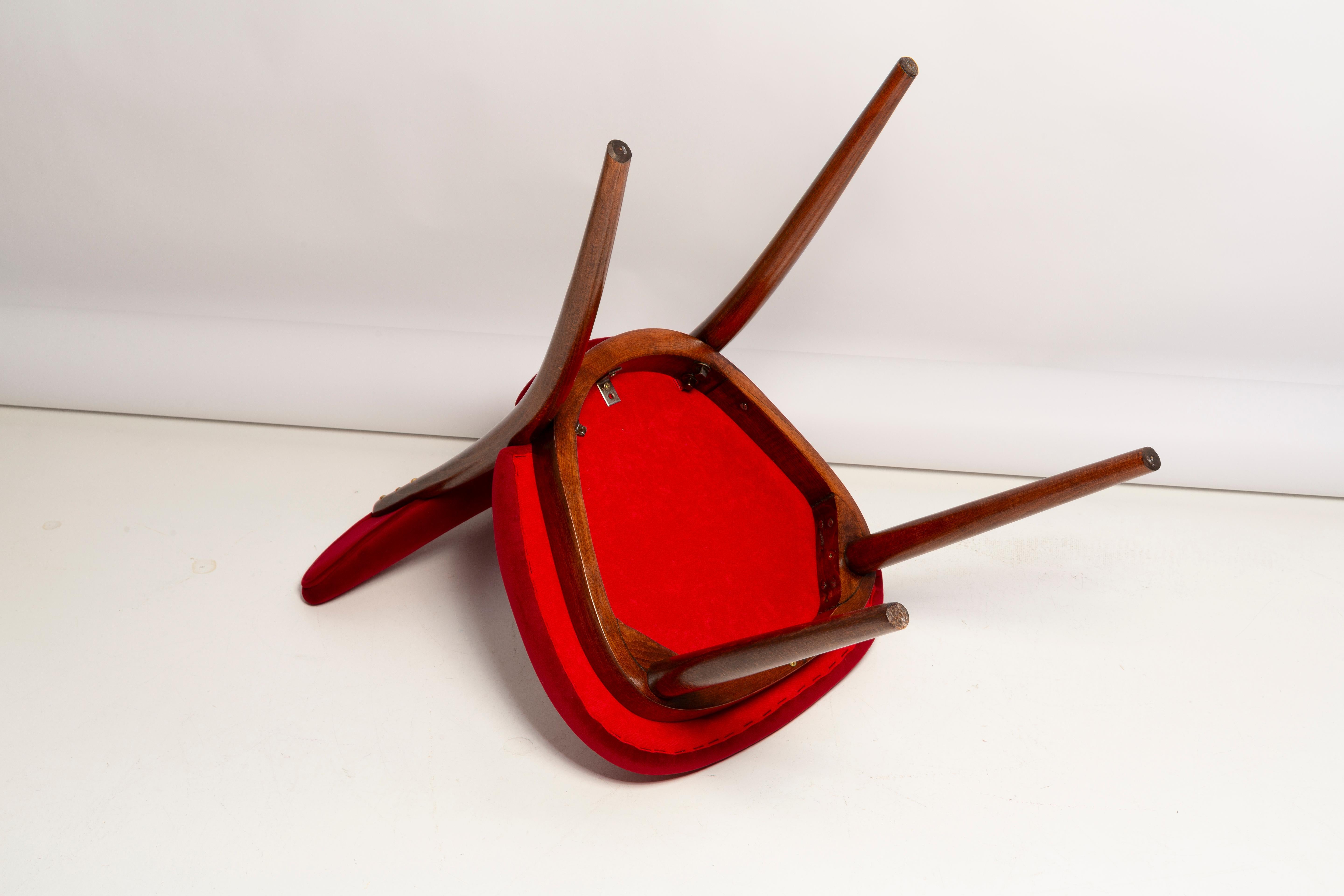 Pair of Mid Century Red Heart Chairs, Poland, 1960s For Sale 1