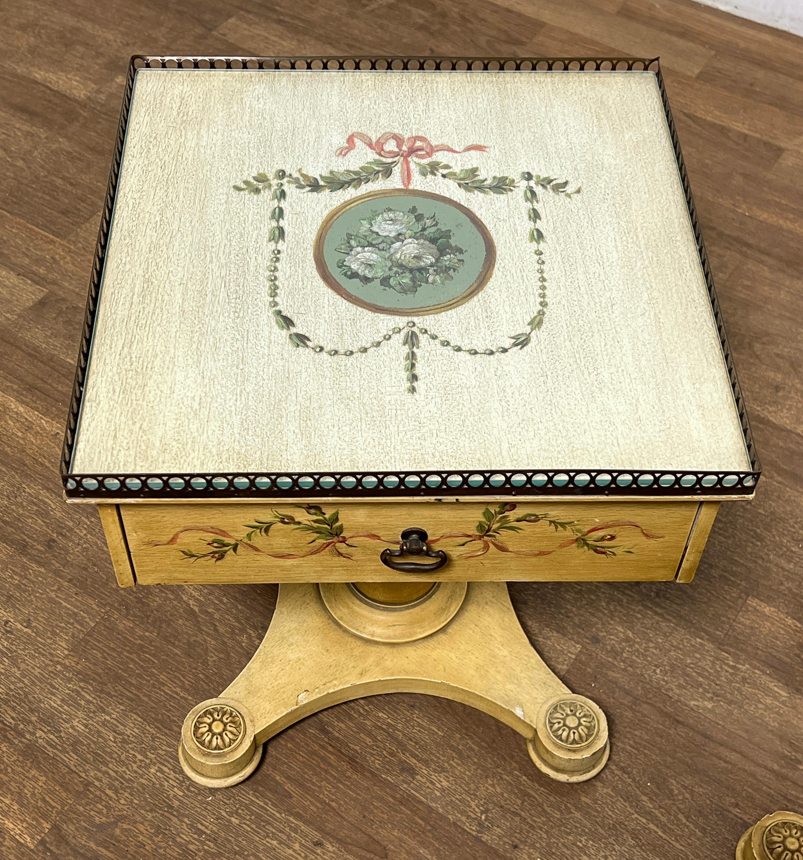 Beistelltische im Regency-Stil aus der Mitte des Jahrhunderts, ca. 1960er Jahre, Paar (Regency Revival) im Angebot