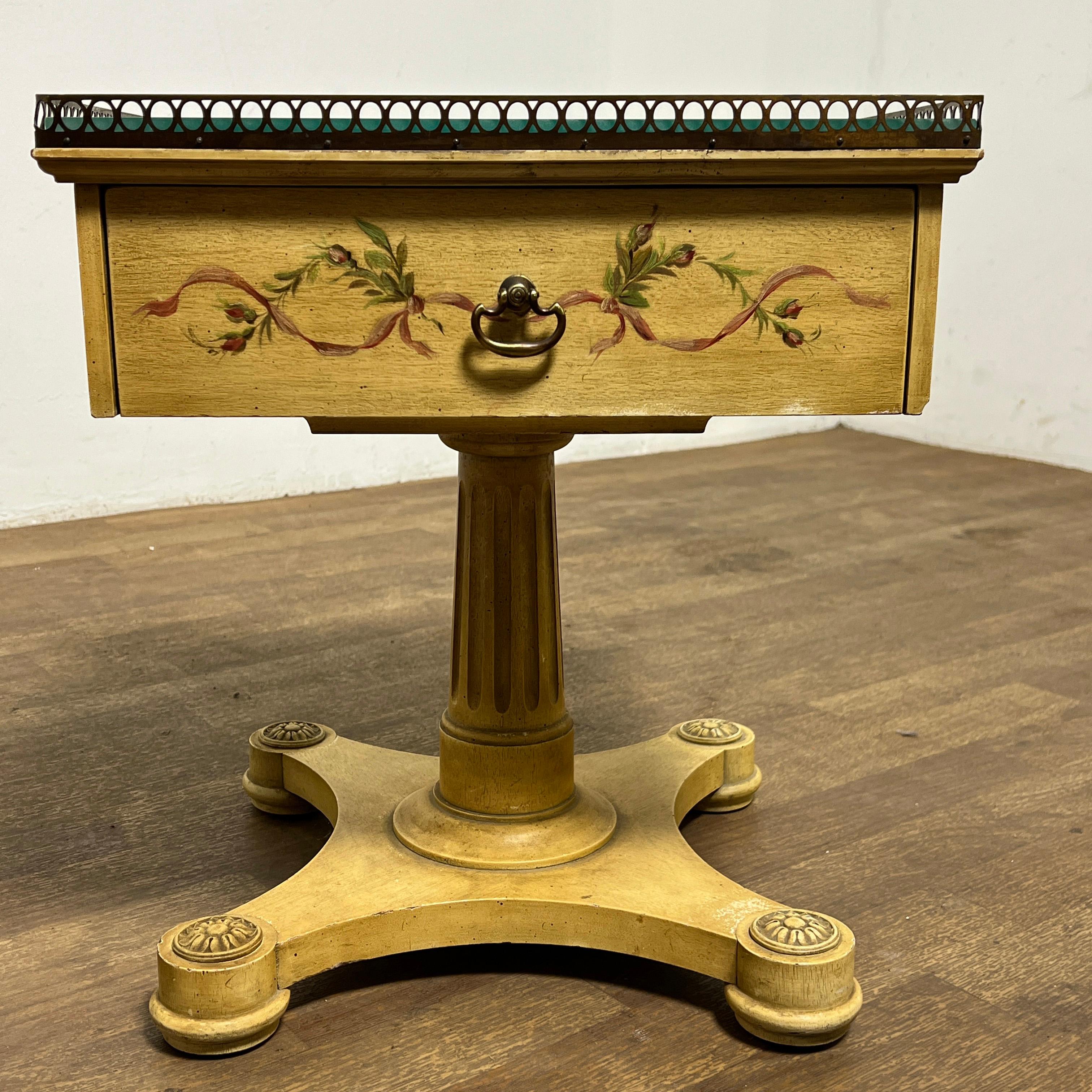 Beistelltische im Regency-Stil aus der Mitte des Jahrhunderts, ca. 1960er Jahre, Paar im Angebot 1