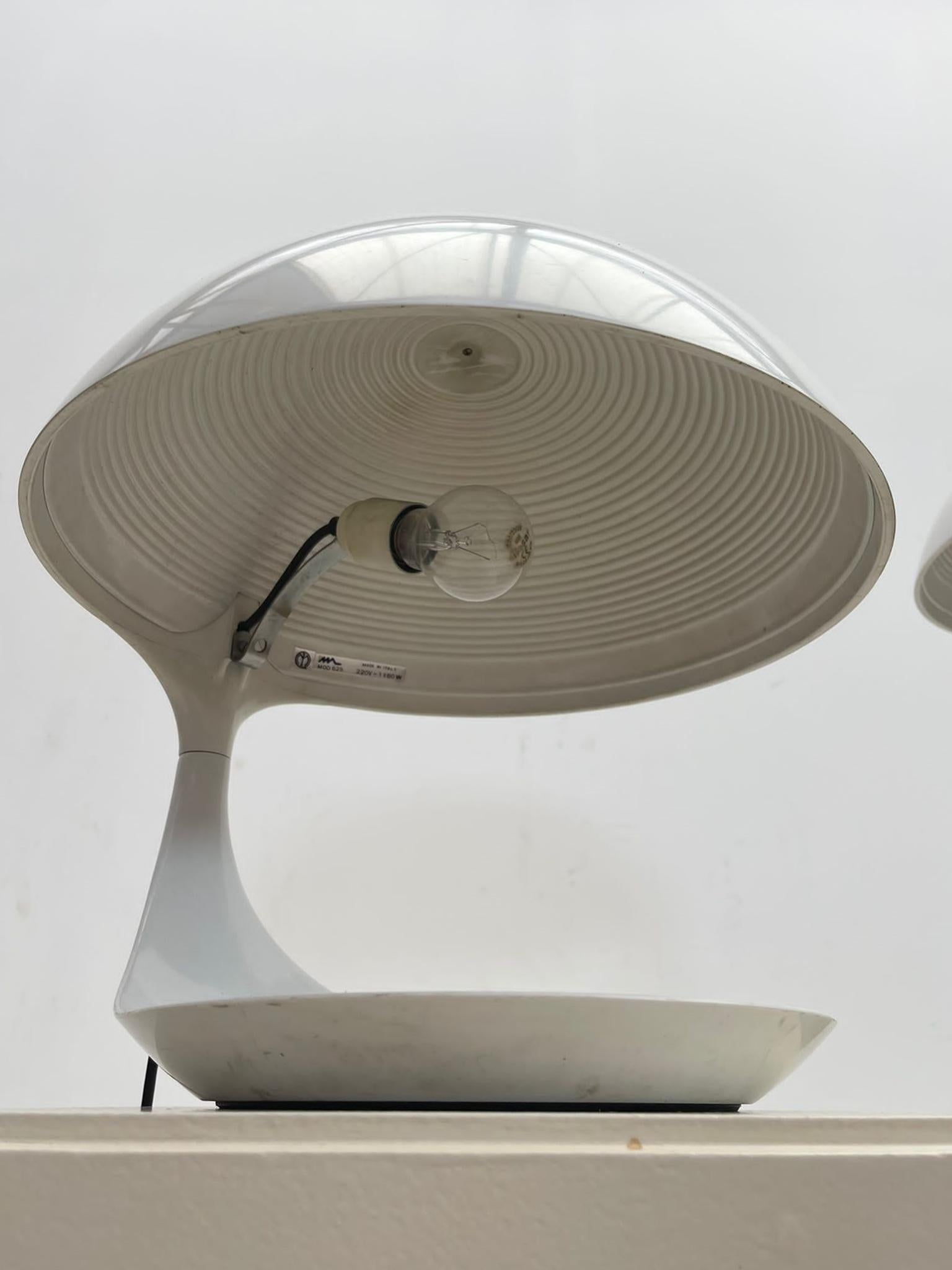 Pair of Mid-Century Resin White Table Lamps Model ''Cobra'' by Elio Martinelli 5