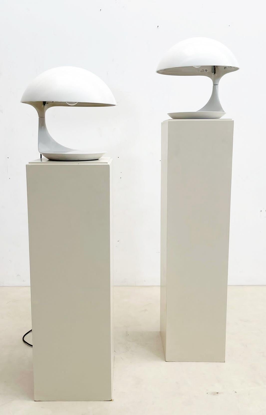 Pair of Mid-Century Resin White Table Lamps Model ''Cobra'' by Elio Martinelli 6