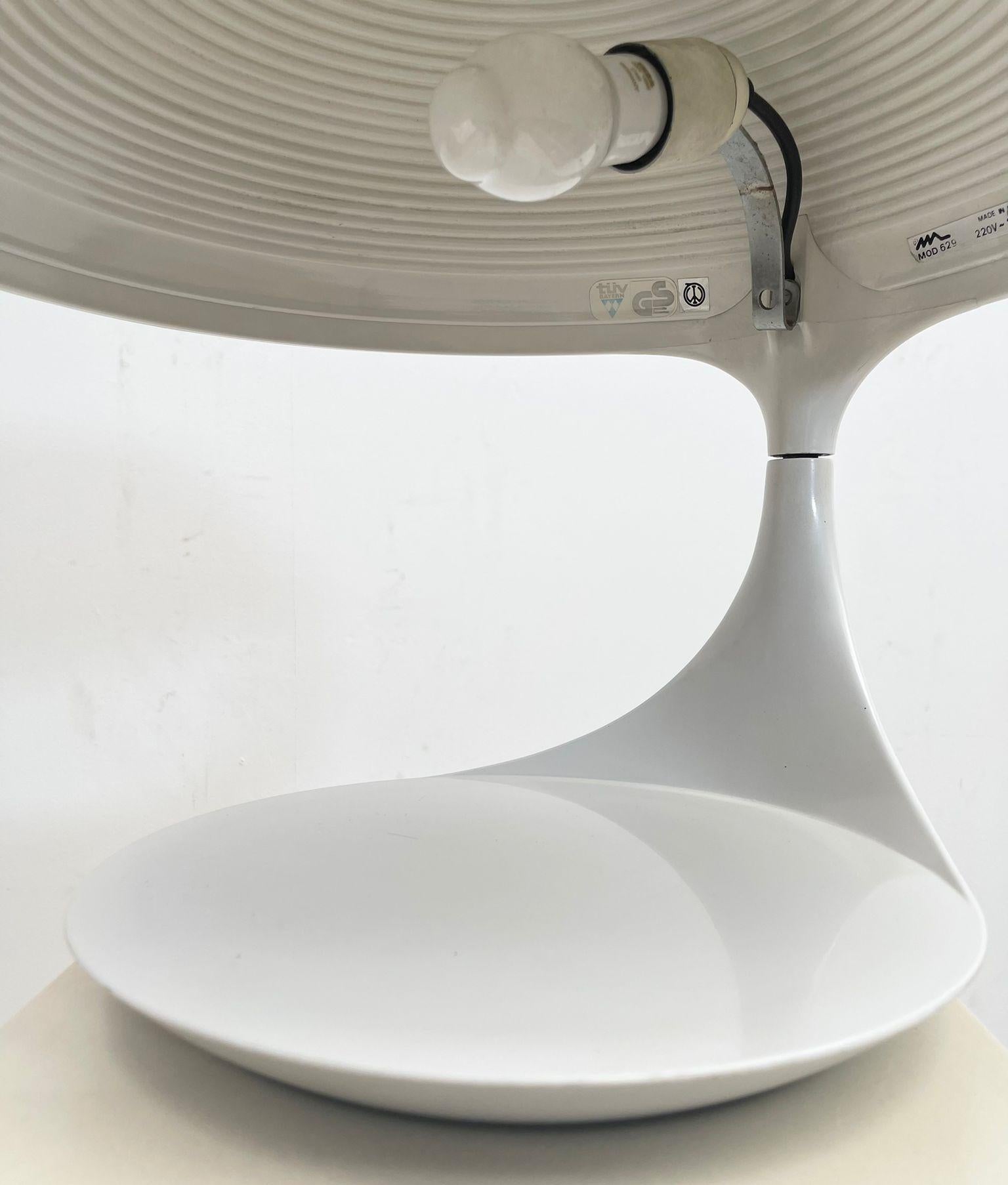 Pair of Mid-Century Resin White Table Lamps Model ''Cobra'' by Elio Martinelli 7
