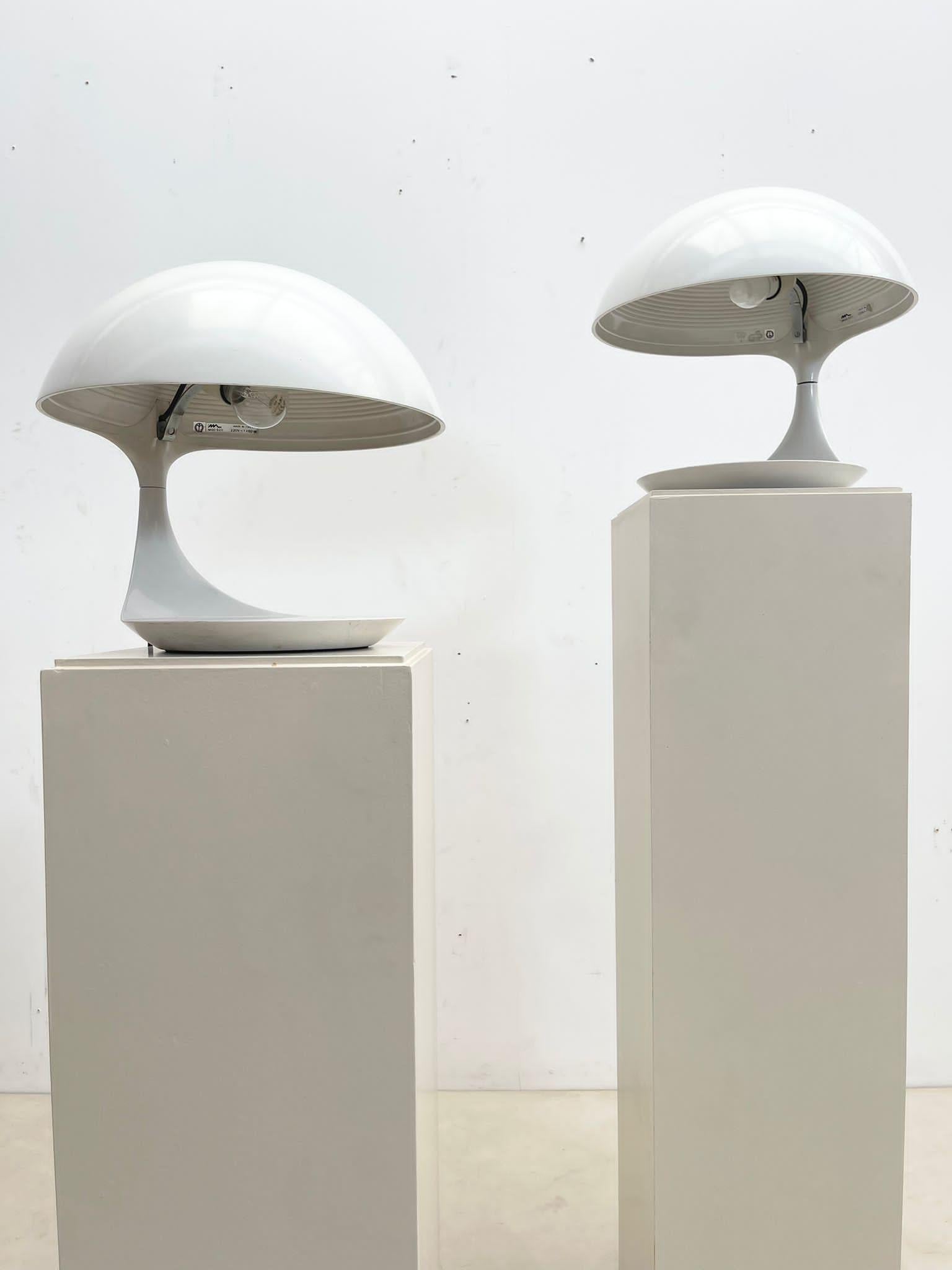 Pair of Mid-Century Resin White Table Lamps Model ''Cobra'' by Elio Martinelli 8