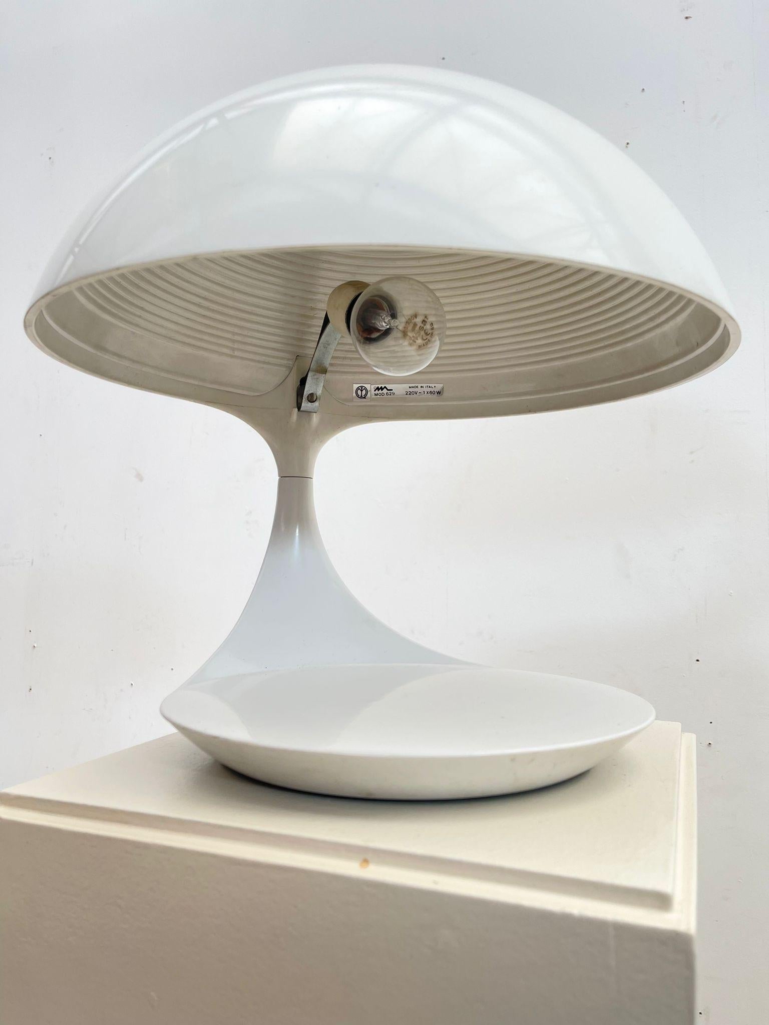 Pair of Mid-Century Resin White Table Lamps Model ''Cobra'' by Elio Martinelli 12
