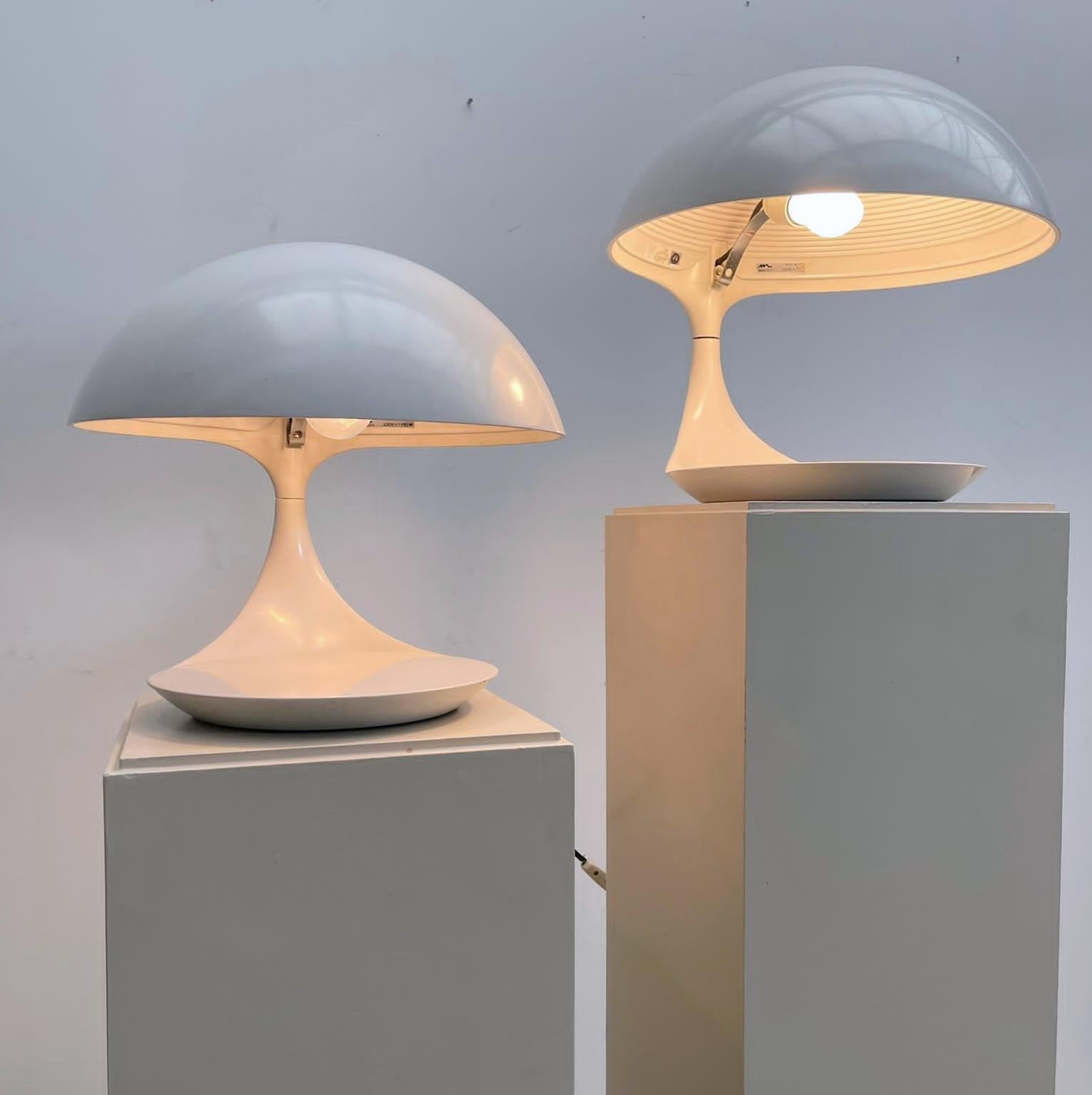 Pair of mid-century resin white table lamps model ''Cobra'' by Elio Martinelli - Italy 1968.