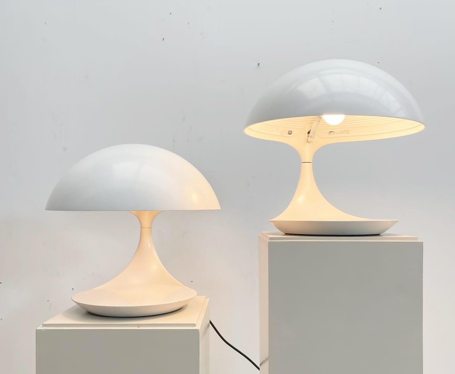 Pair of Mid-Century Resin White Table Lamps Model ''Cobra'' by Elio Martinelli 3