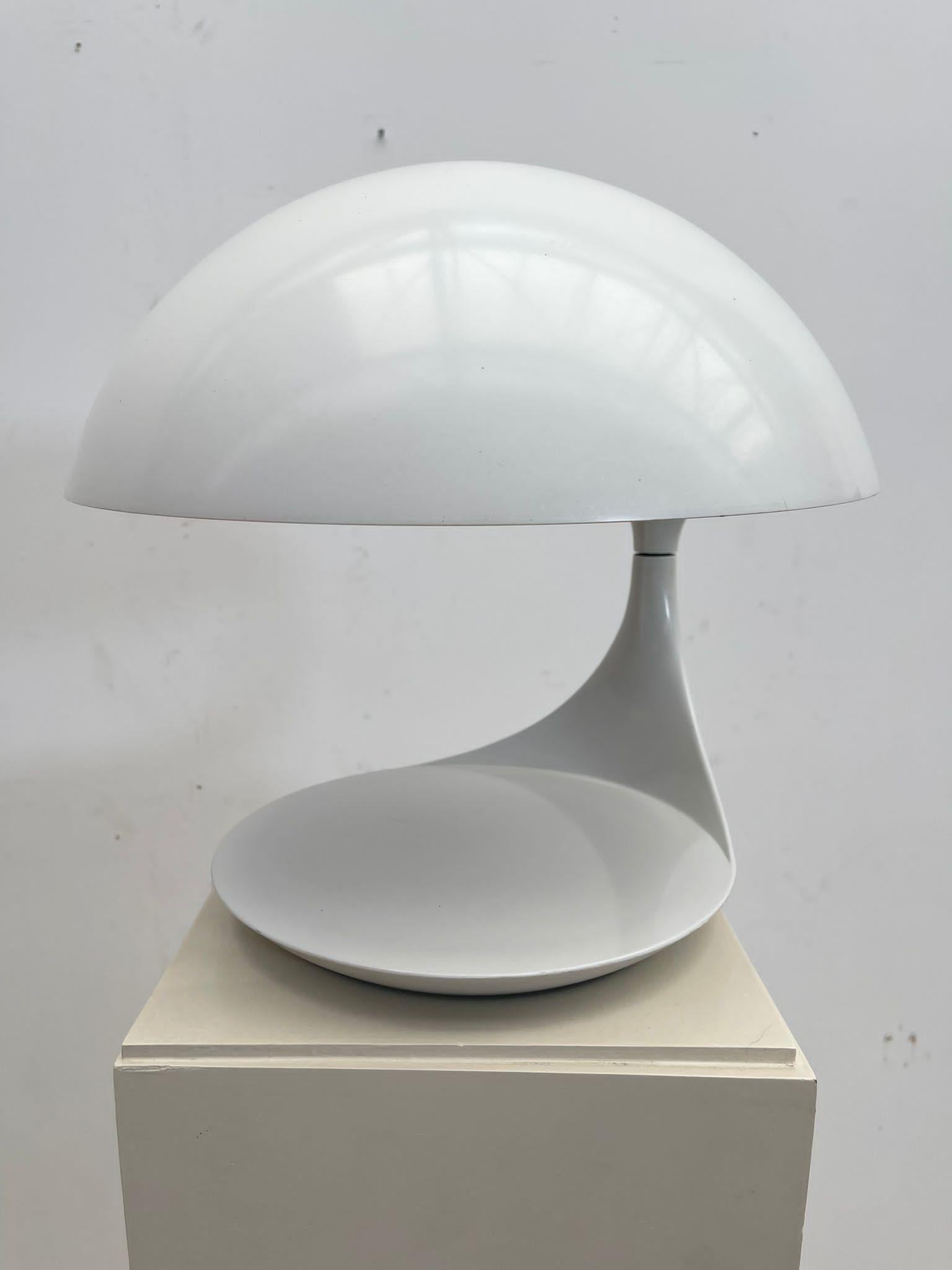 Pair of Mid-Century Resin White Table Lamps Model ''Cobra'' by Elio Martinelli 4