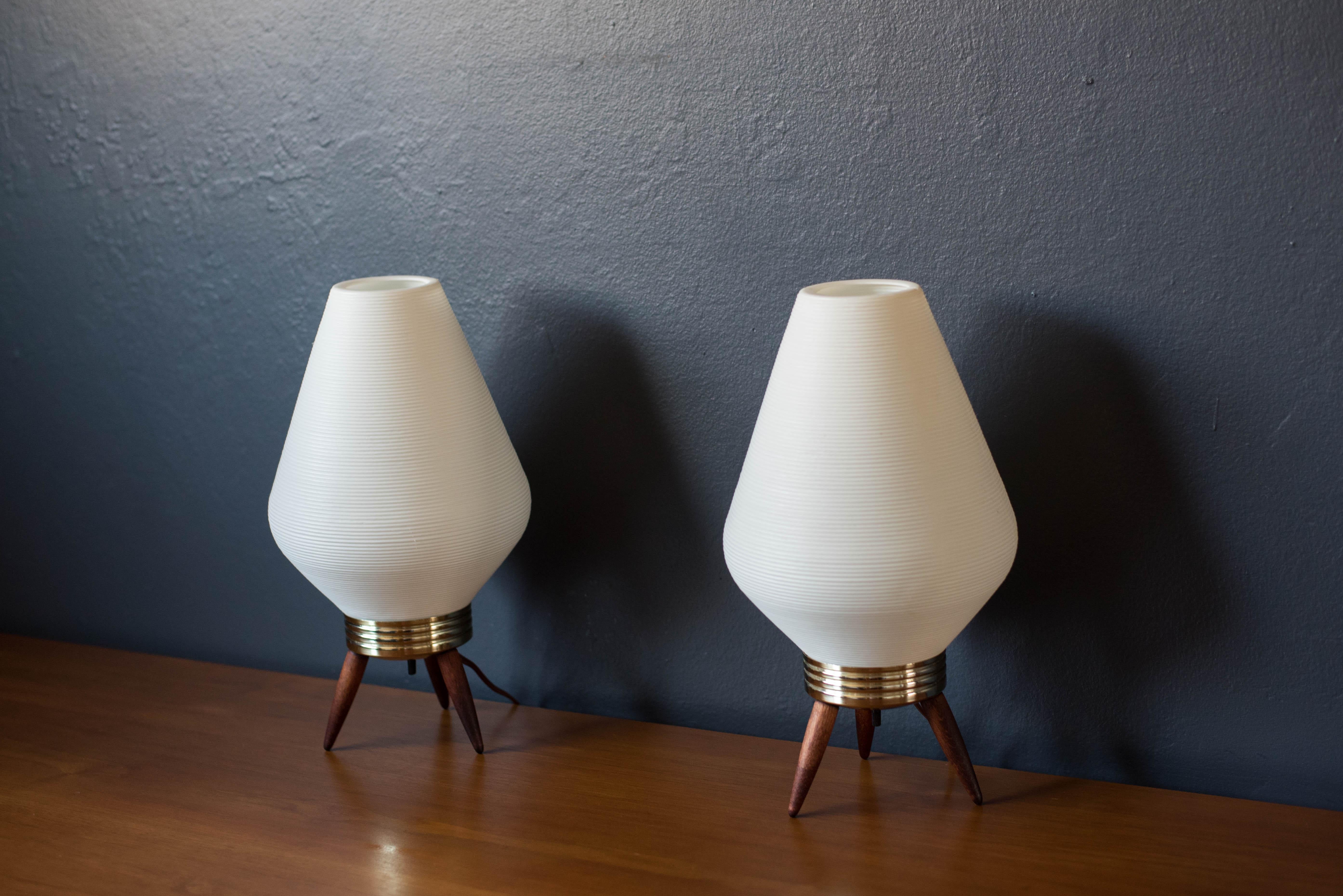 Mid-Century Modern Pair of Mid-Century Ribbed Beehive Tripod Accent Table Lamps