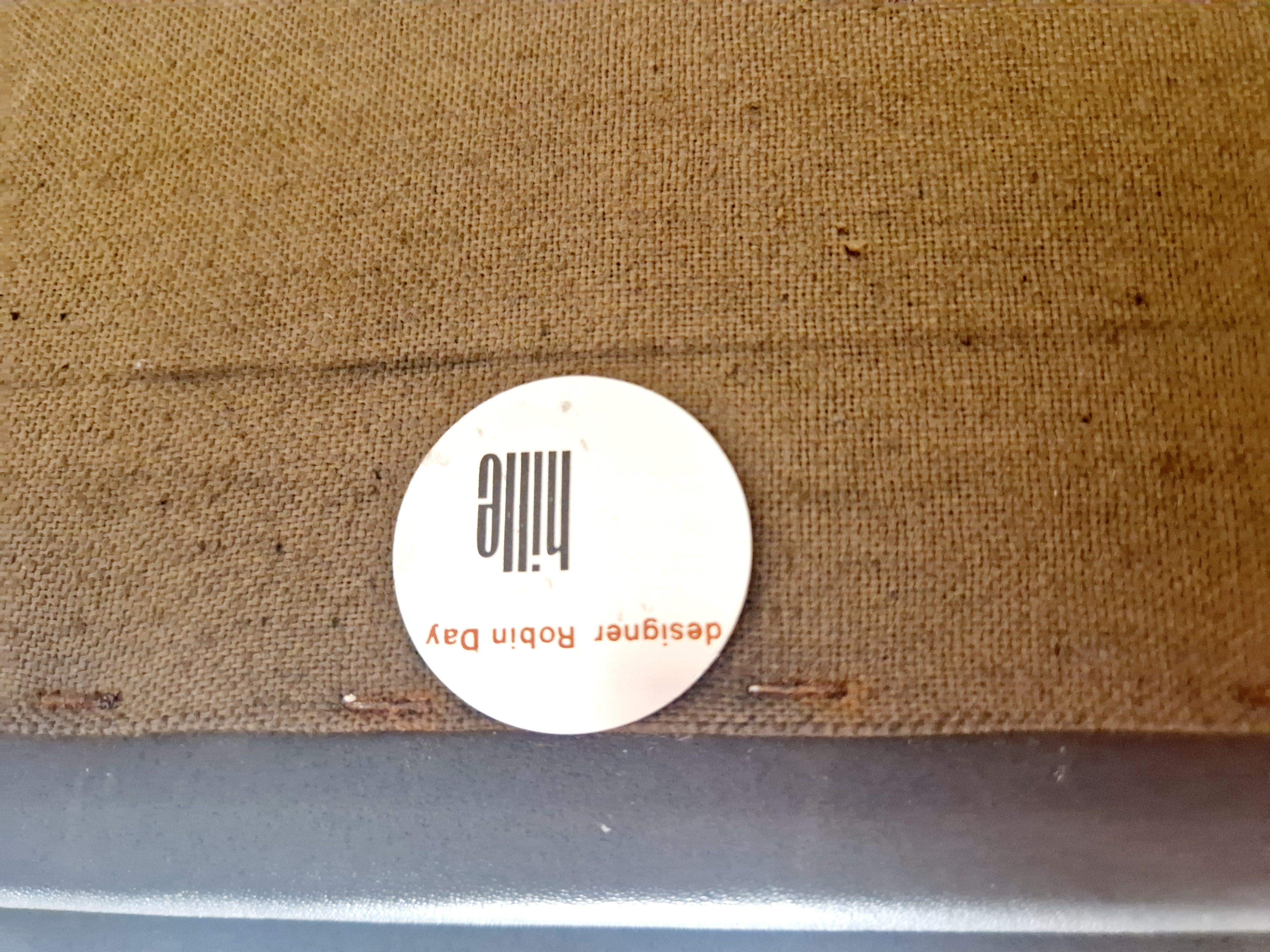 Pareja de sillones Robin Day Hille Delphi de mediados de siglo en venta 1