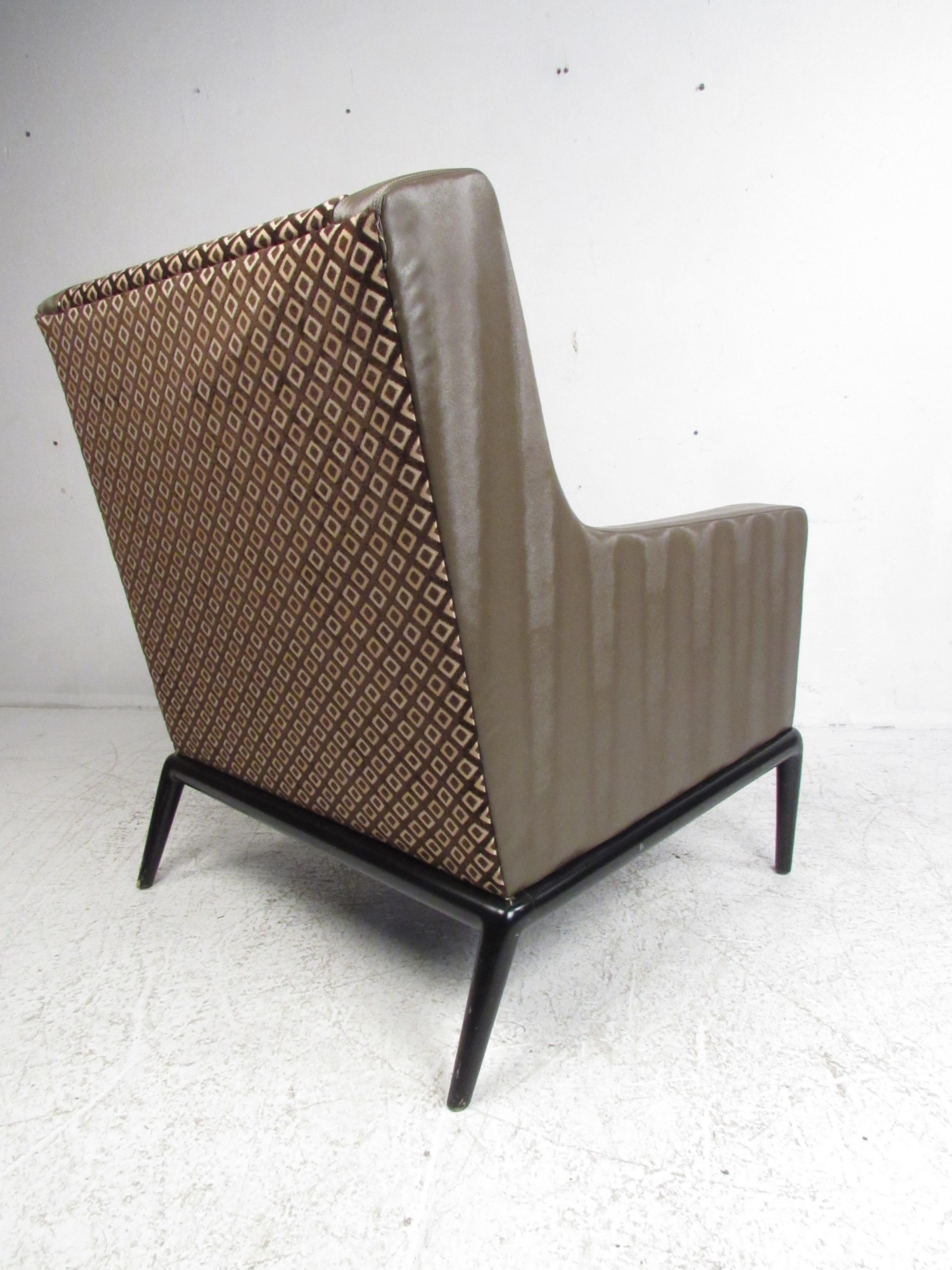 Upholstery Pair of Mid-Century Robsjohn Gibbings Style Lounge Chairs For Sale