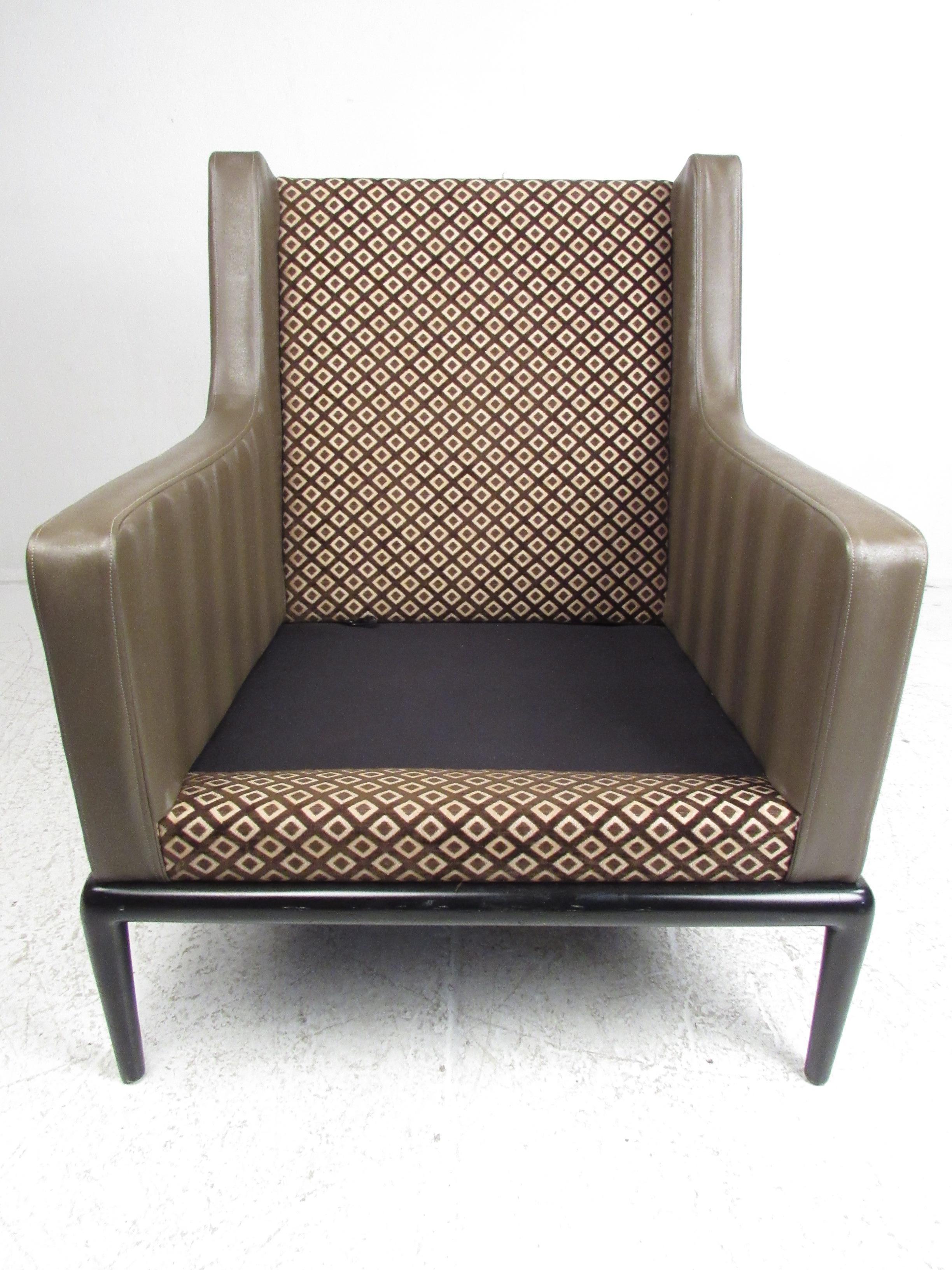 Pair of Mid-Century Robsjohn Gibbings Style Lounge Chairs For Sale 1