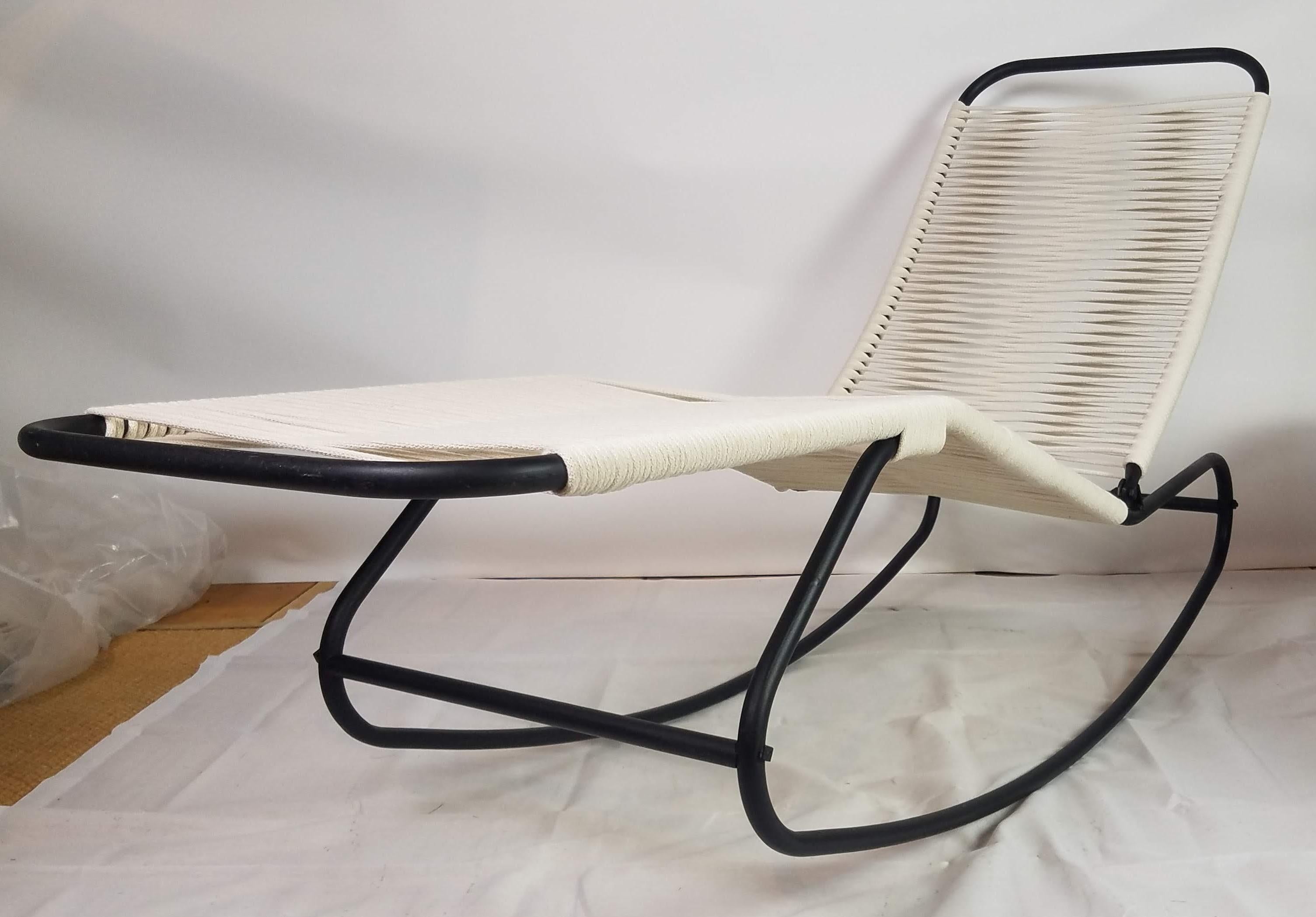 Paire de fauteuils à bascule Walter Lamb Waikiki Lounge Style CA. 1950s en vente 3