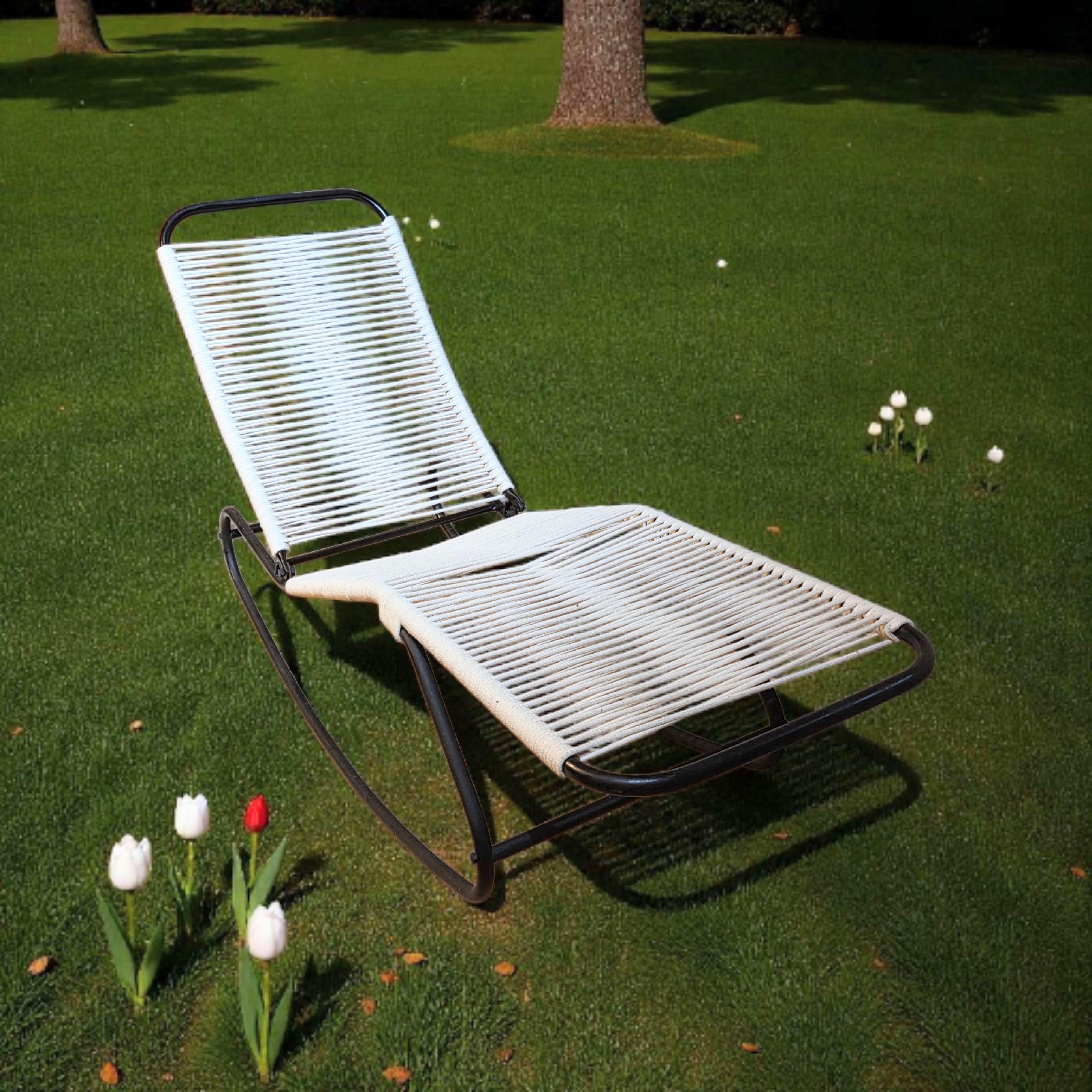 Paire de fauteuils à bascule Walter Lamb Waikiki Lounge Style CA. 1950s en vente 4