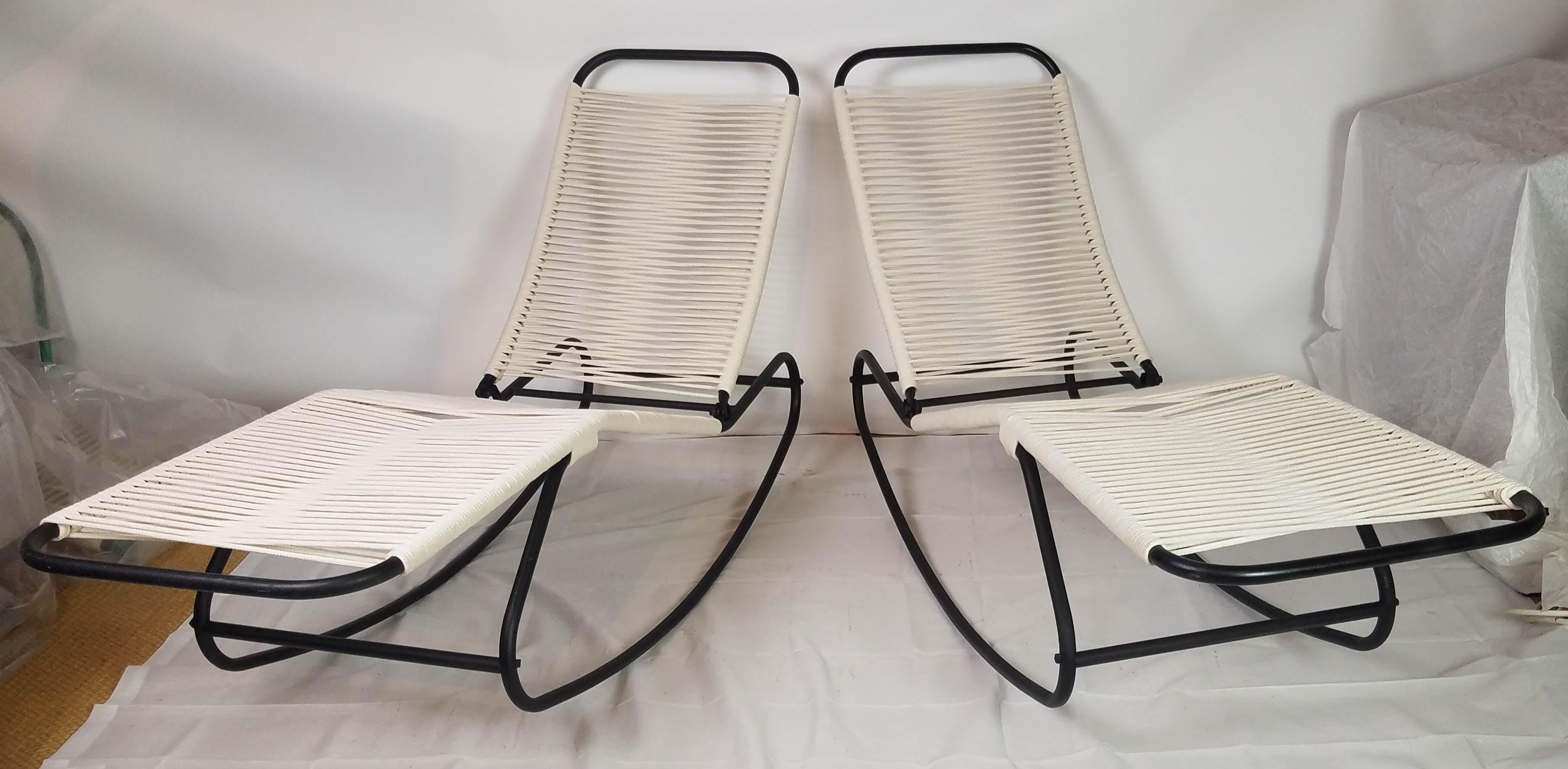 Américain Paire de fauteuils à bascule Walter Lamb Waikiki Lounge Style CA. 1950s en vente