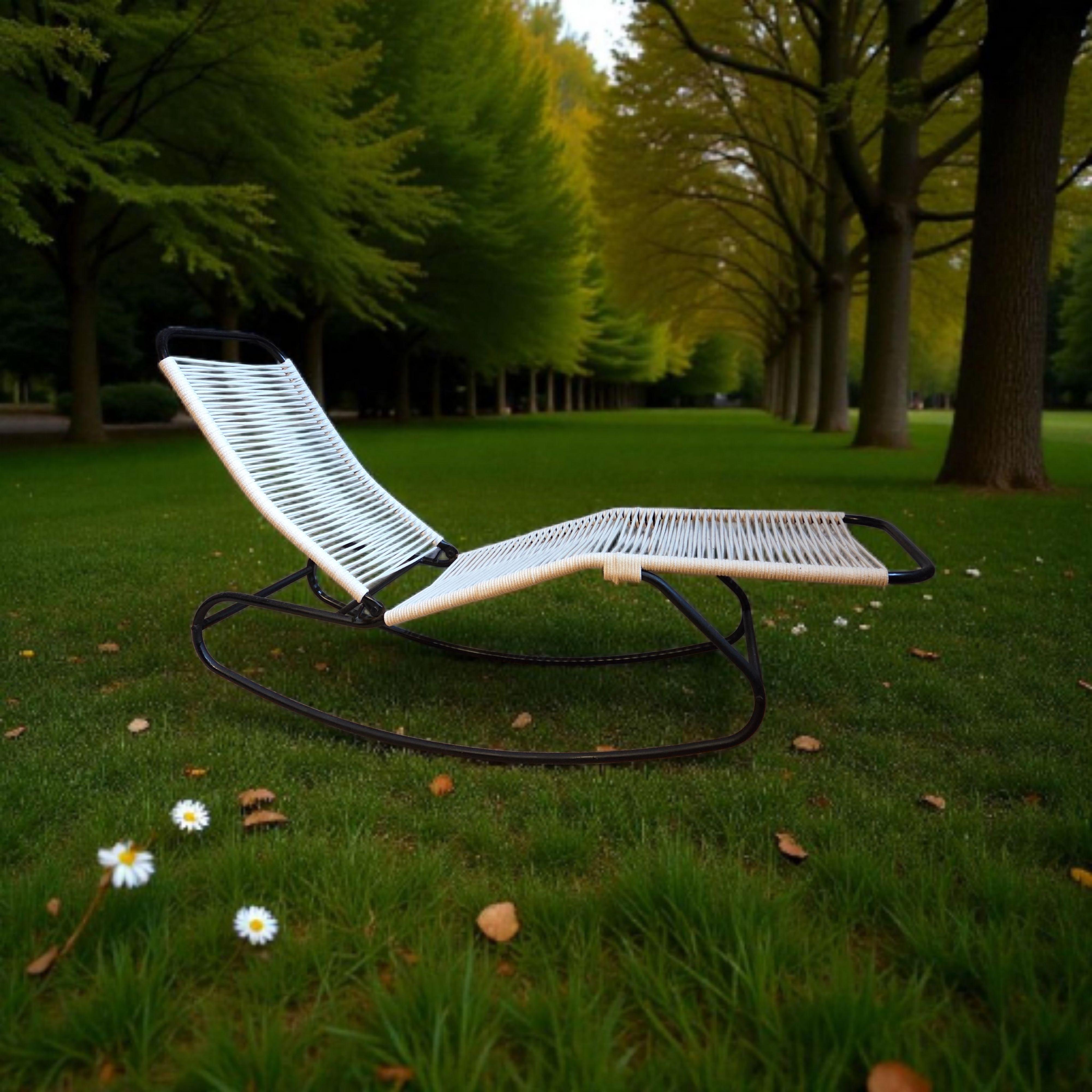 Tissage Paire de fauteuils à bascule Walter Lamb Waikiki Lounge Style CA. 1950s en vente