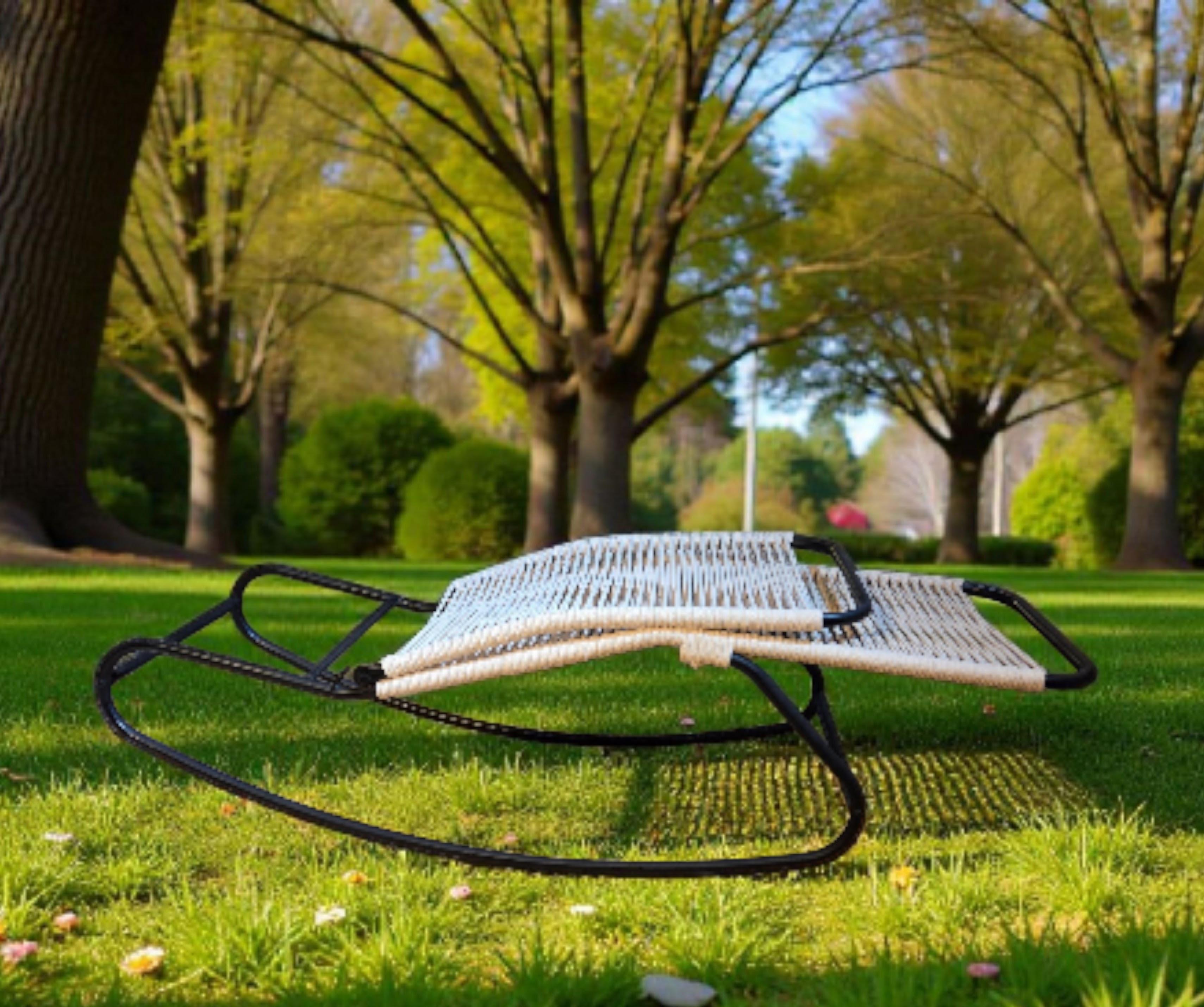 20ième siècle Paire de fauteuils à bascule Walter Lamb Waikiki Lounge Style CA. 1950s en vente